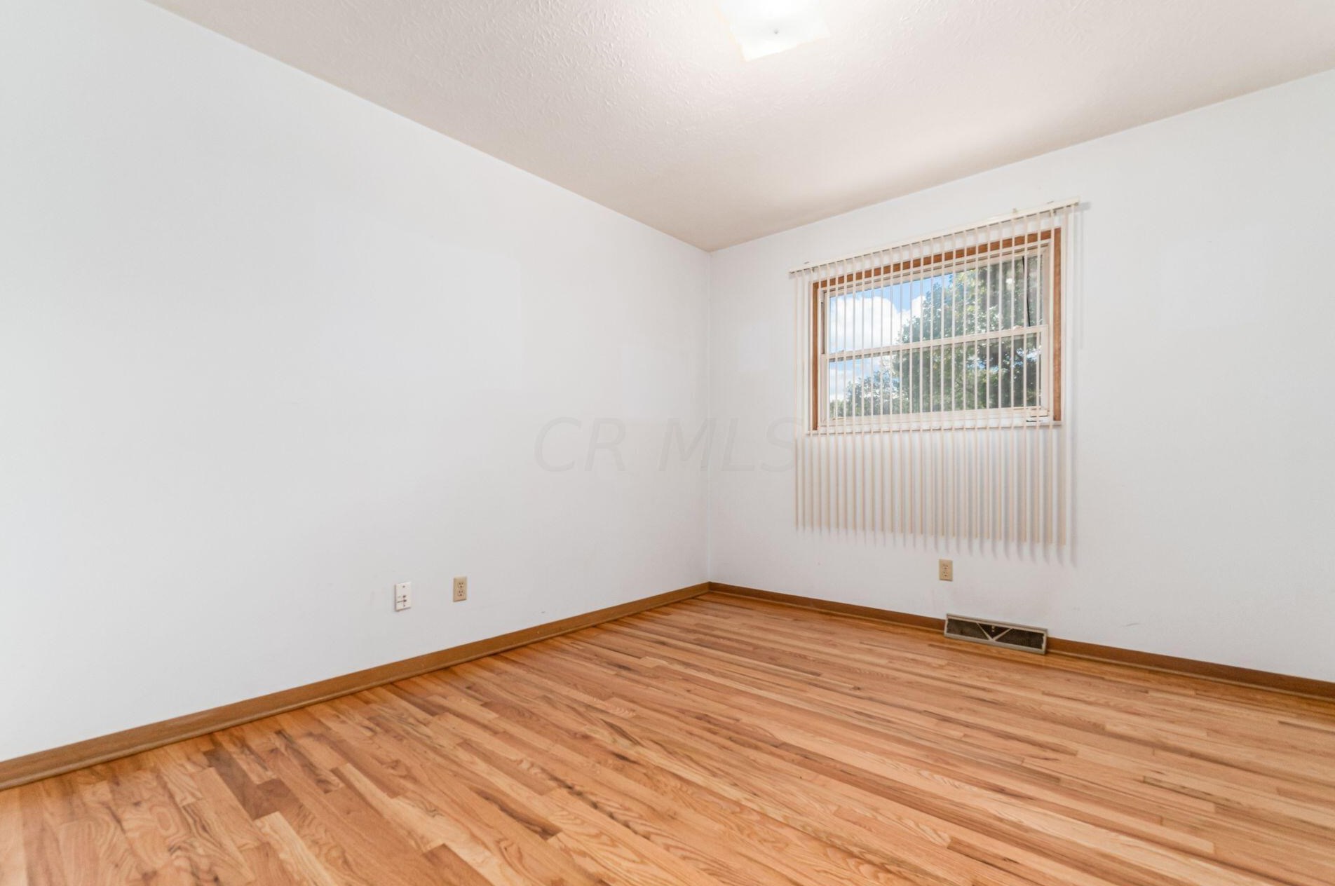 321 Briarwood Dr, Columbus OH 43213-2056 exterior