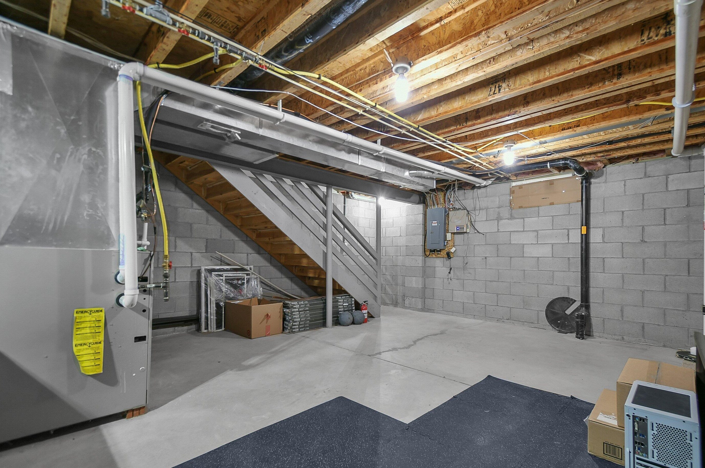 328 Lk Xing Ave, Columbus OH 43213-4424 exterior