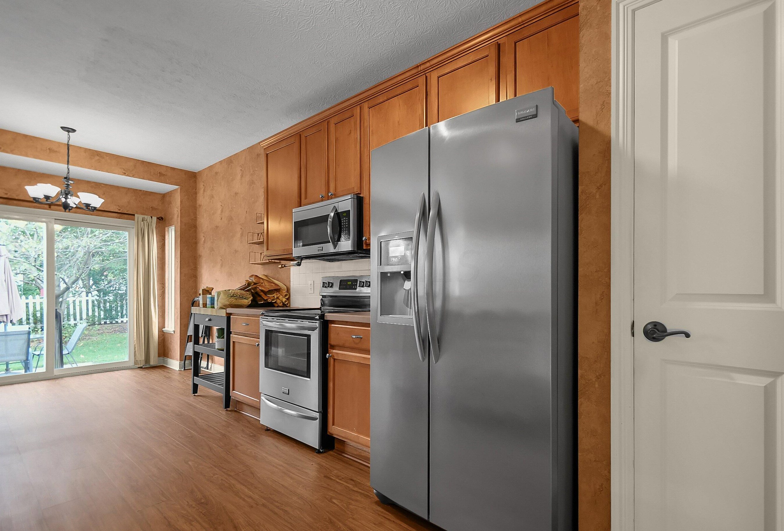 328 Lk Xing Ave, Columbus OH 43213-4424 exterior