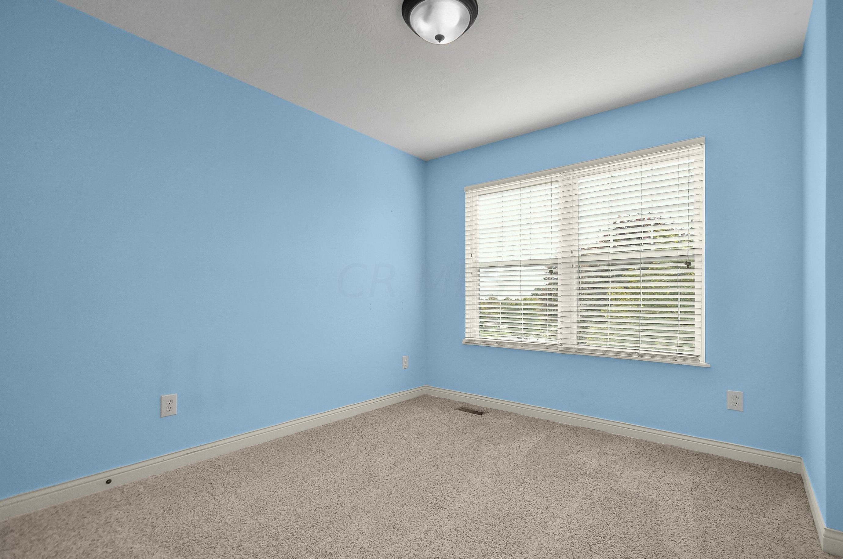 328 Lk Xing Ave, Columbus OH 43213-4424 exterior