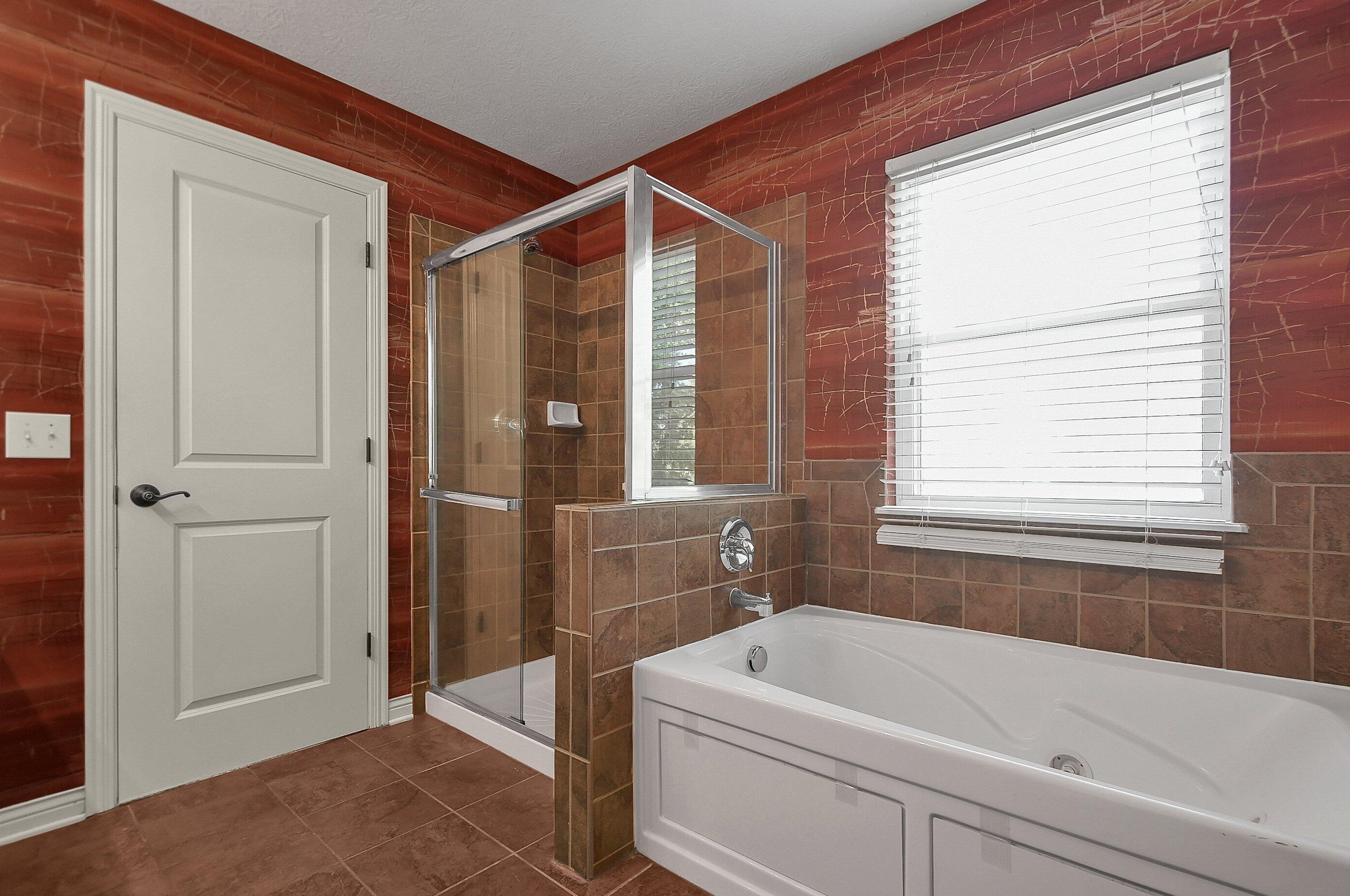 328 Lk Xing Ave, Columbus OH 43213-4424 exterior