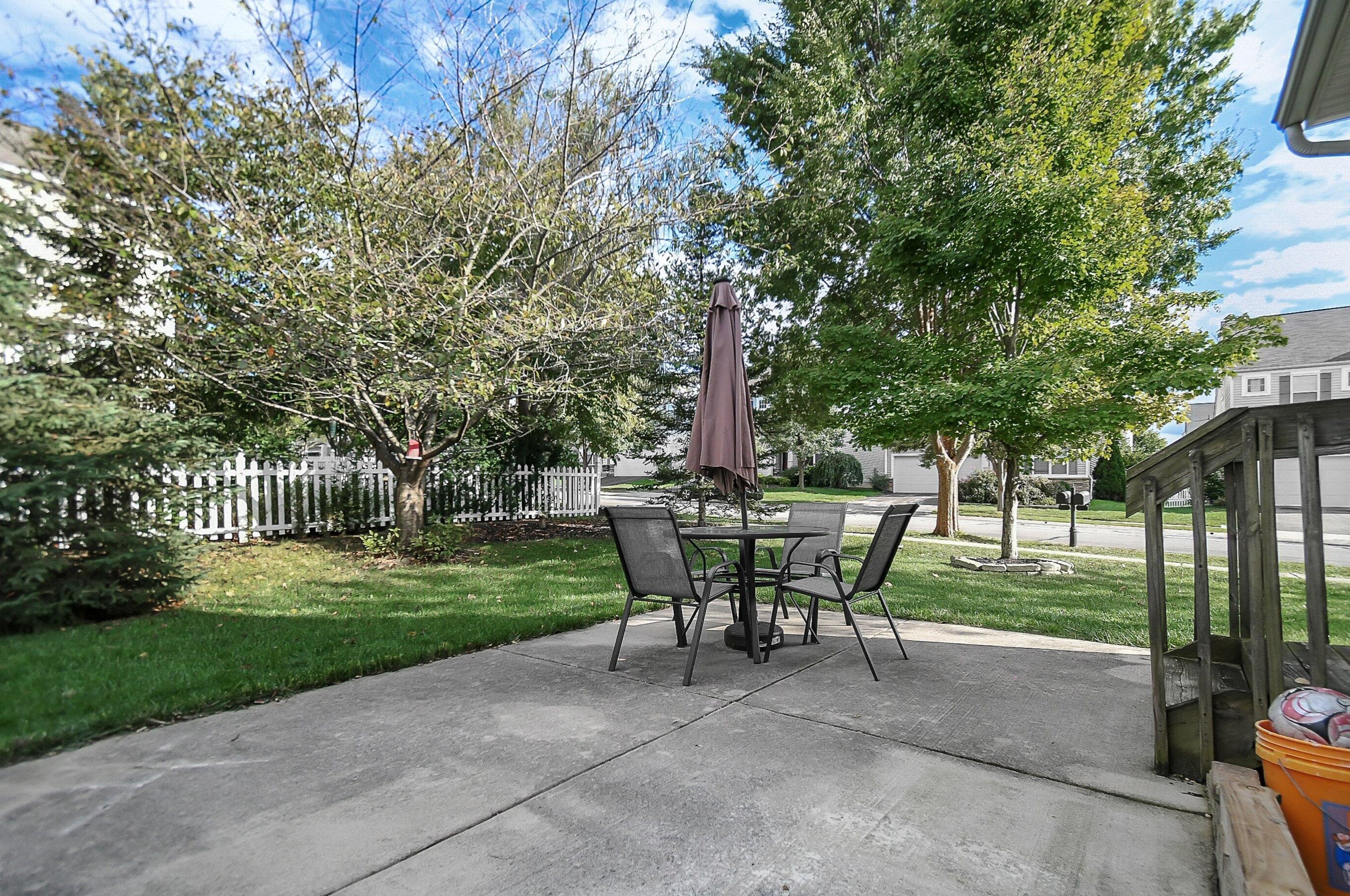 328 Lk Xing Ave, Columbus OH 43213-4424 exterior