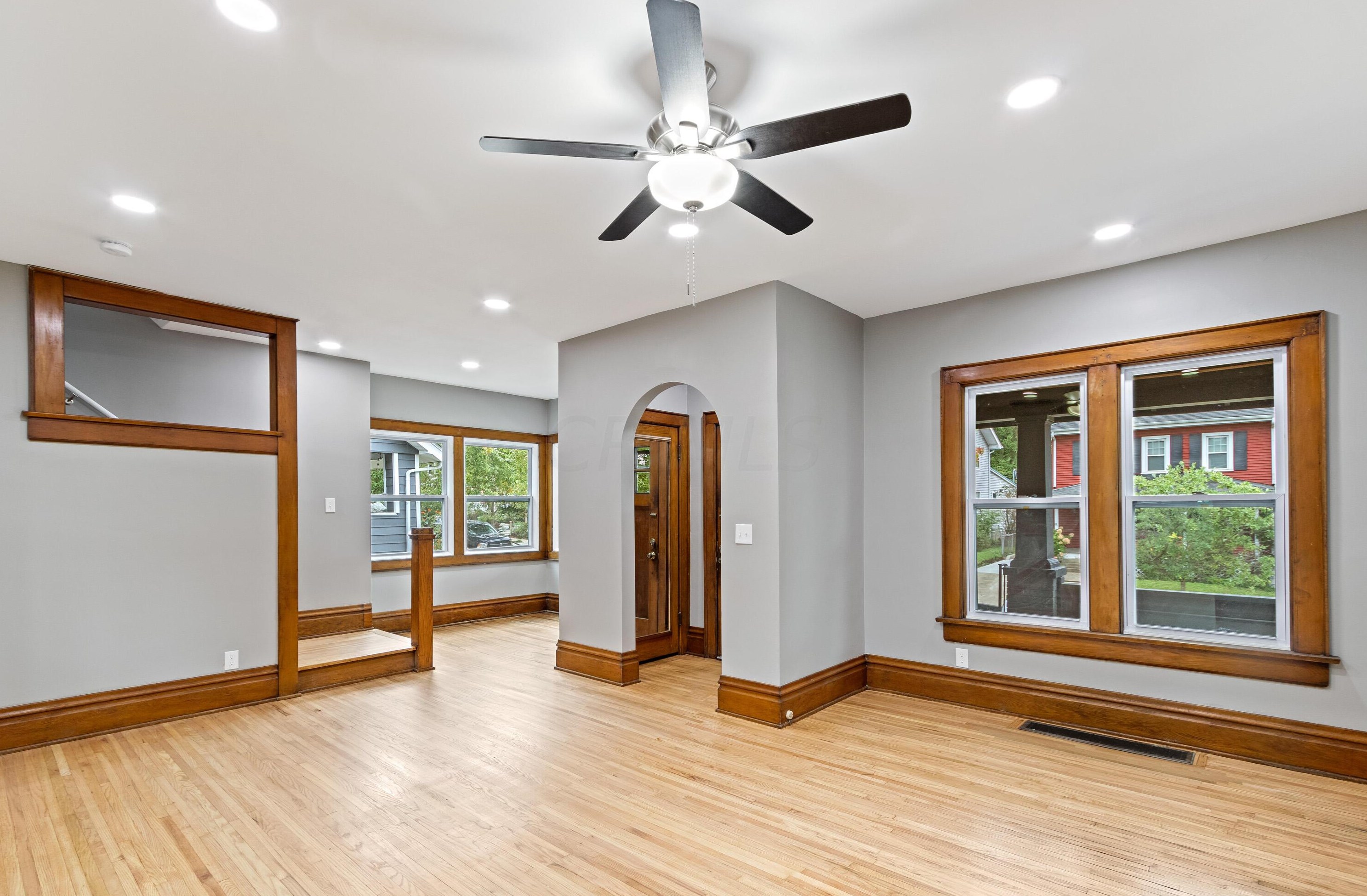 142 Longview Ave, Columbus OH  43202-1236 exterior