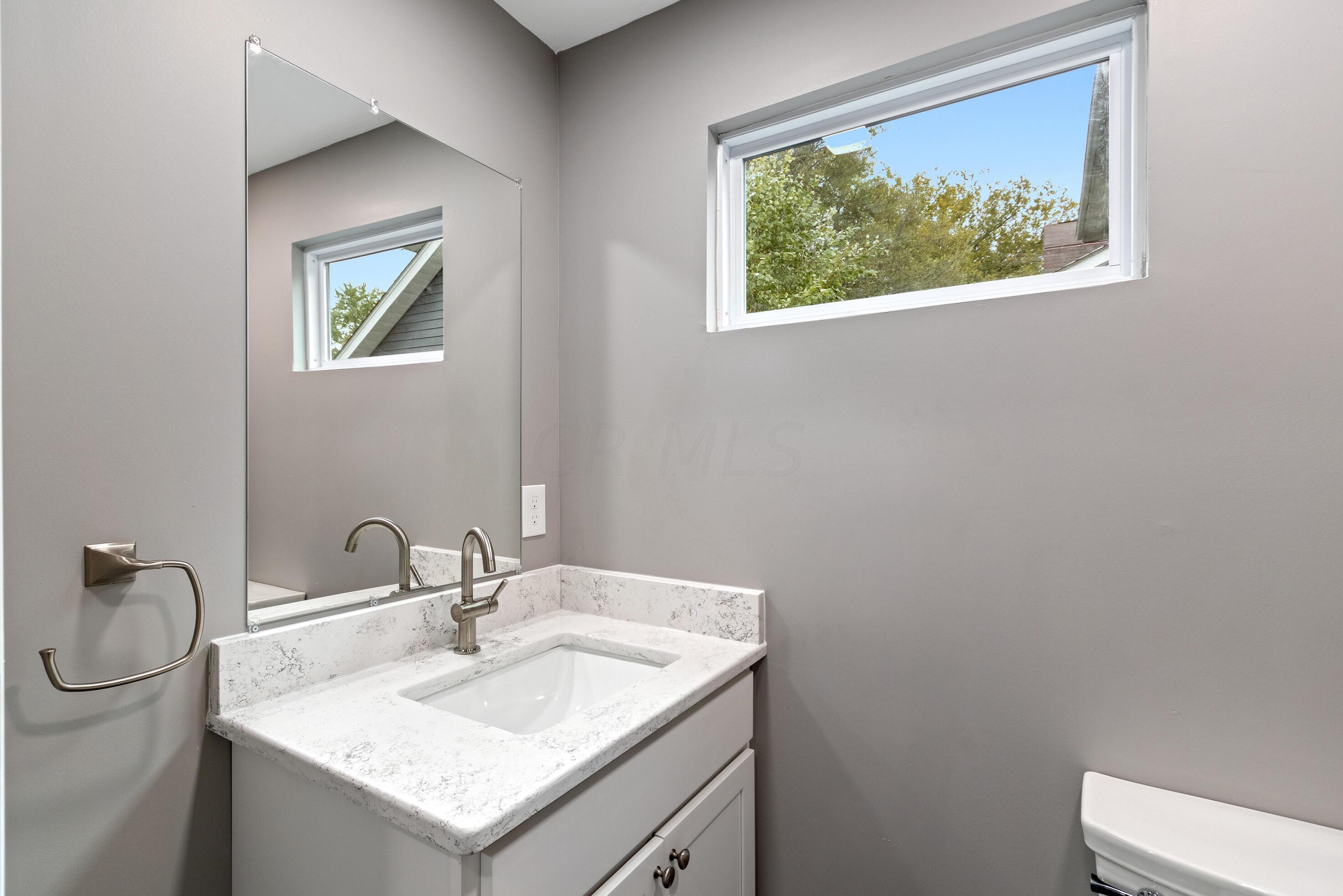 142 Longview Ave, Columbus OH  43202-1236 exterior