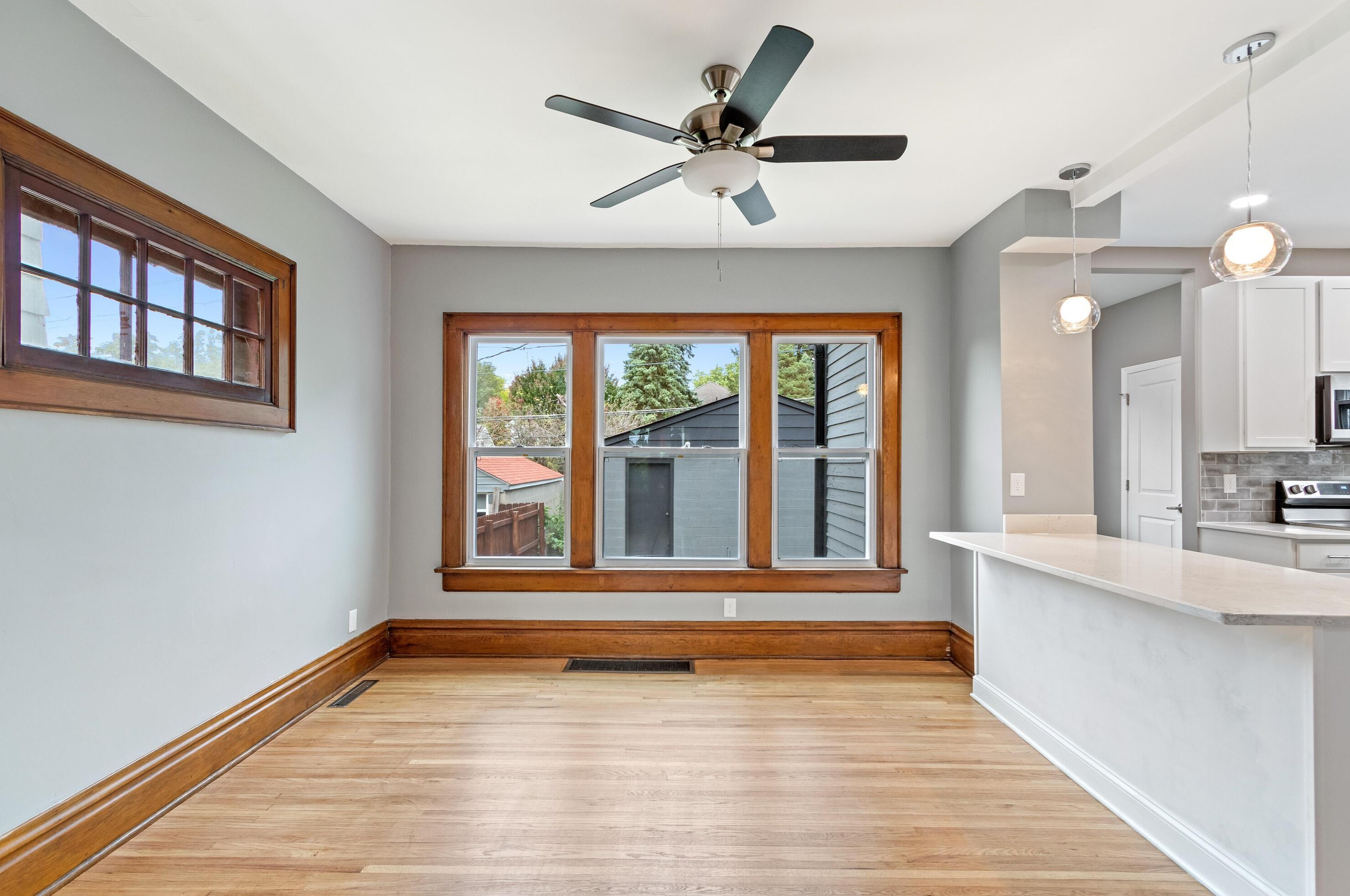 142 Longview Ave, Columbus OH  43202-1236 exterior