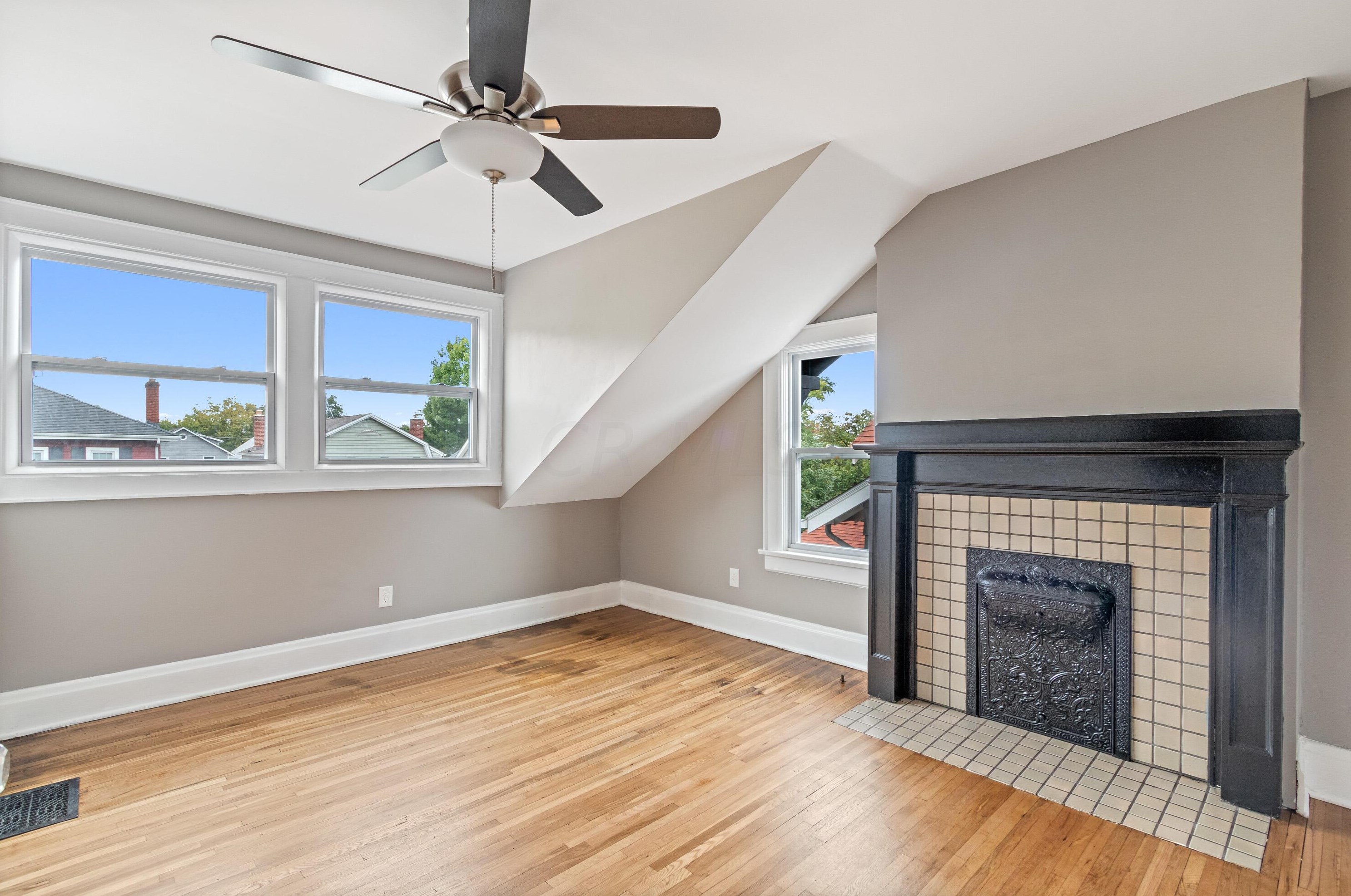 142 Longview Ave, Columbus OH  43202-1236 exterior