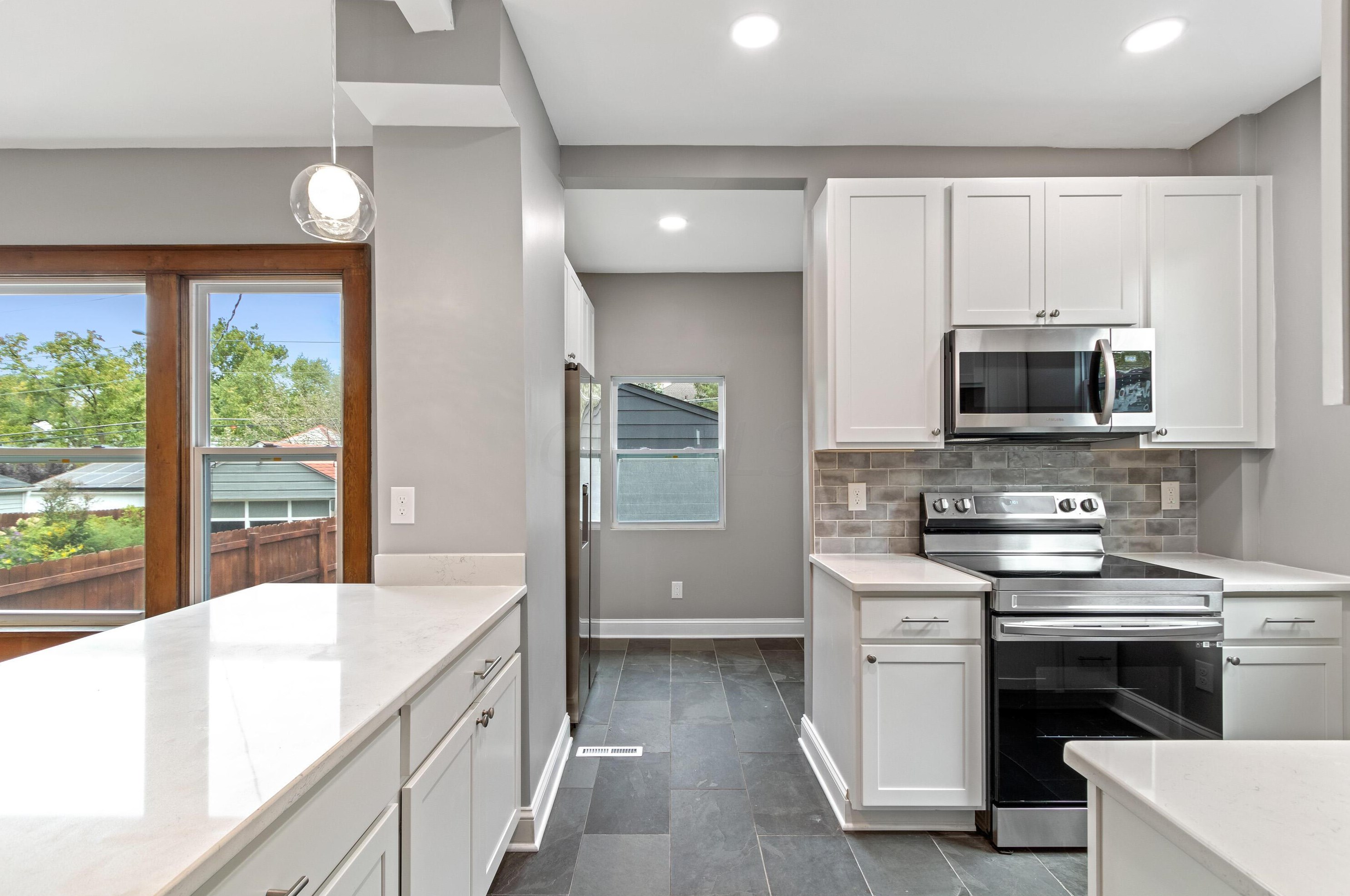 142 Longview Ave, Columbus OH  43202-1236 exterior