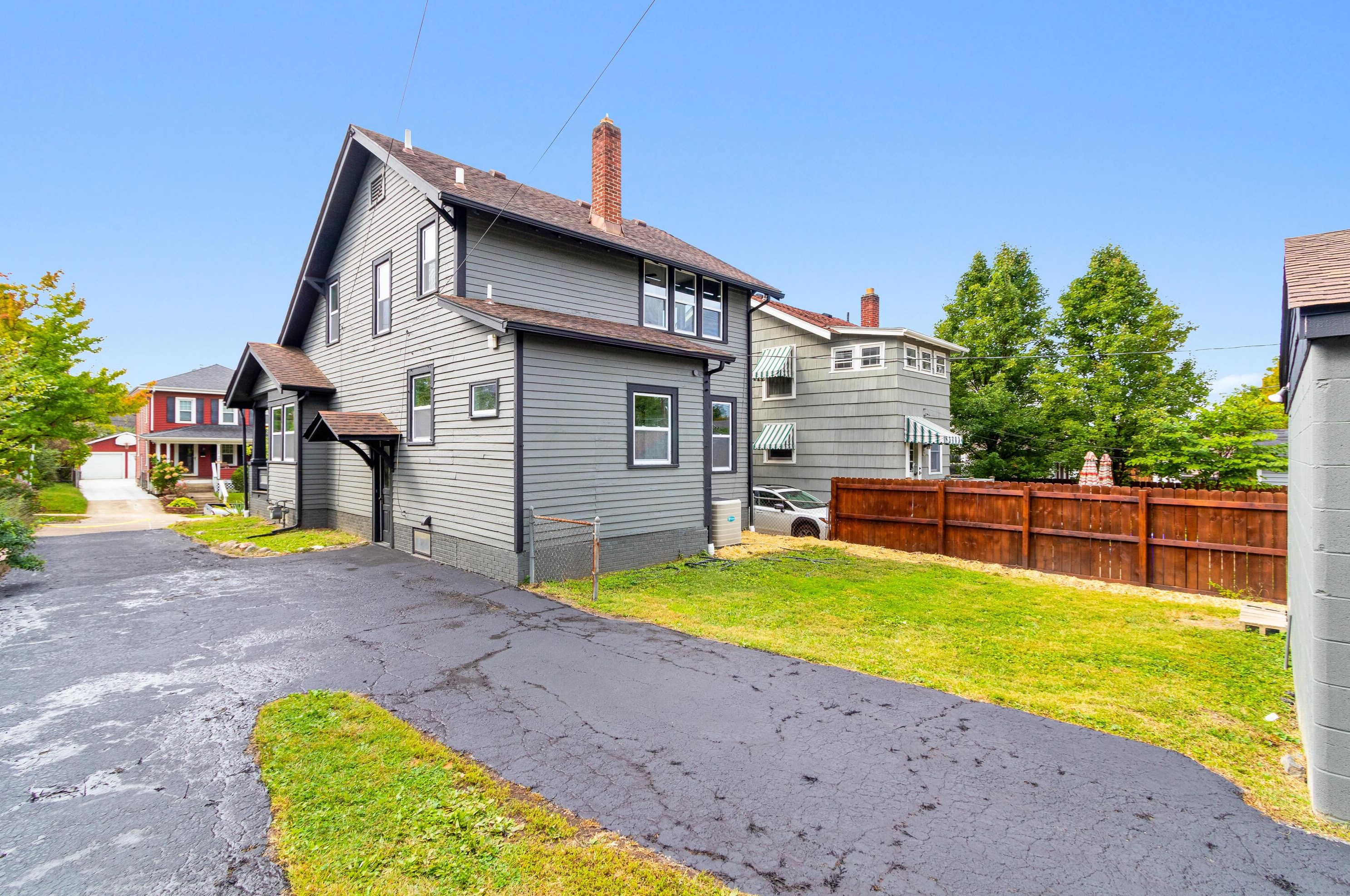 142 Longview Ave, Columbus OH  43202-1236 exterior