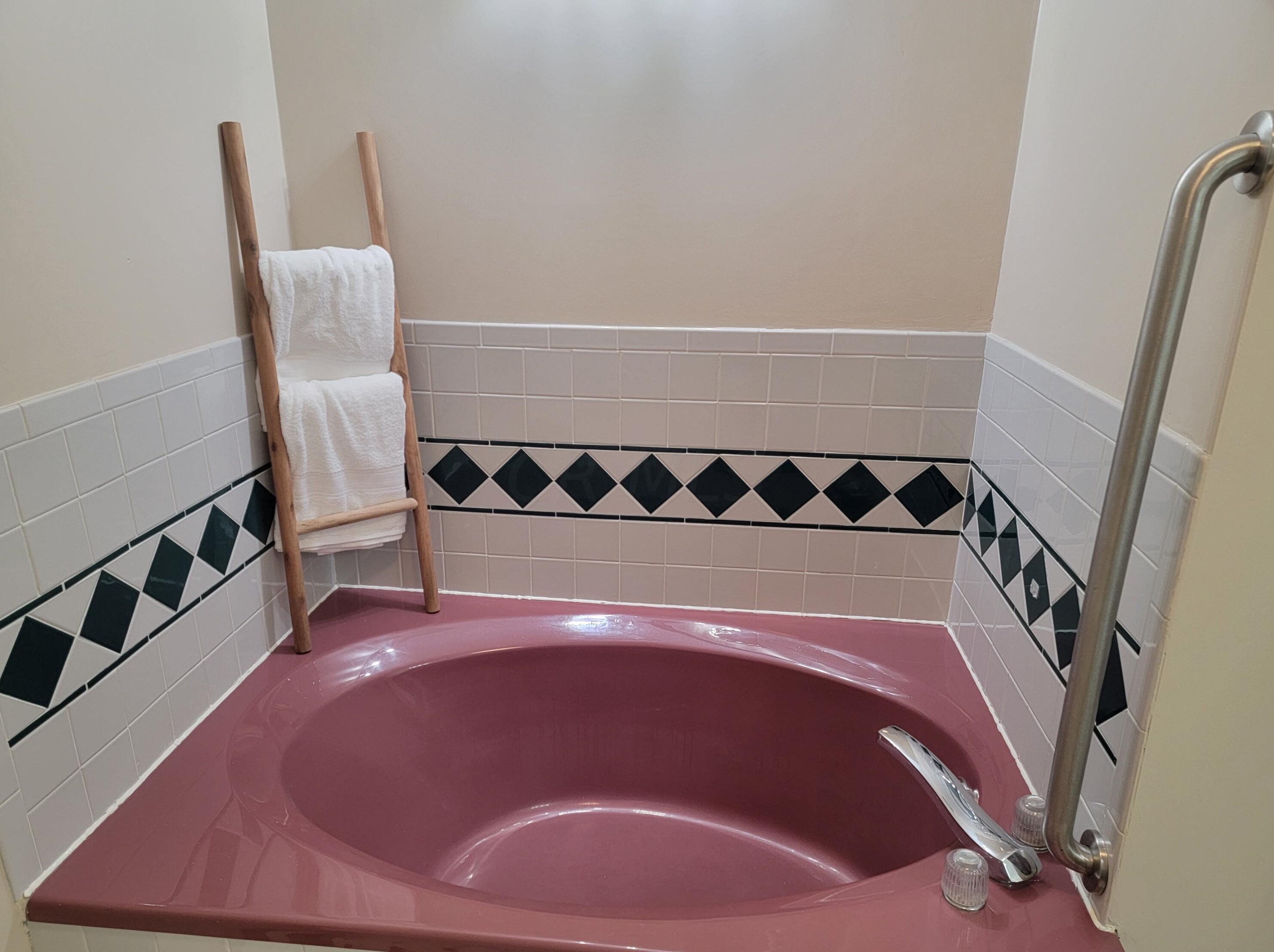 2640 Millrace Dr, Columbus OH 43207-4625 exterior