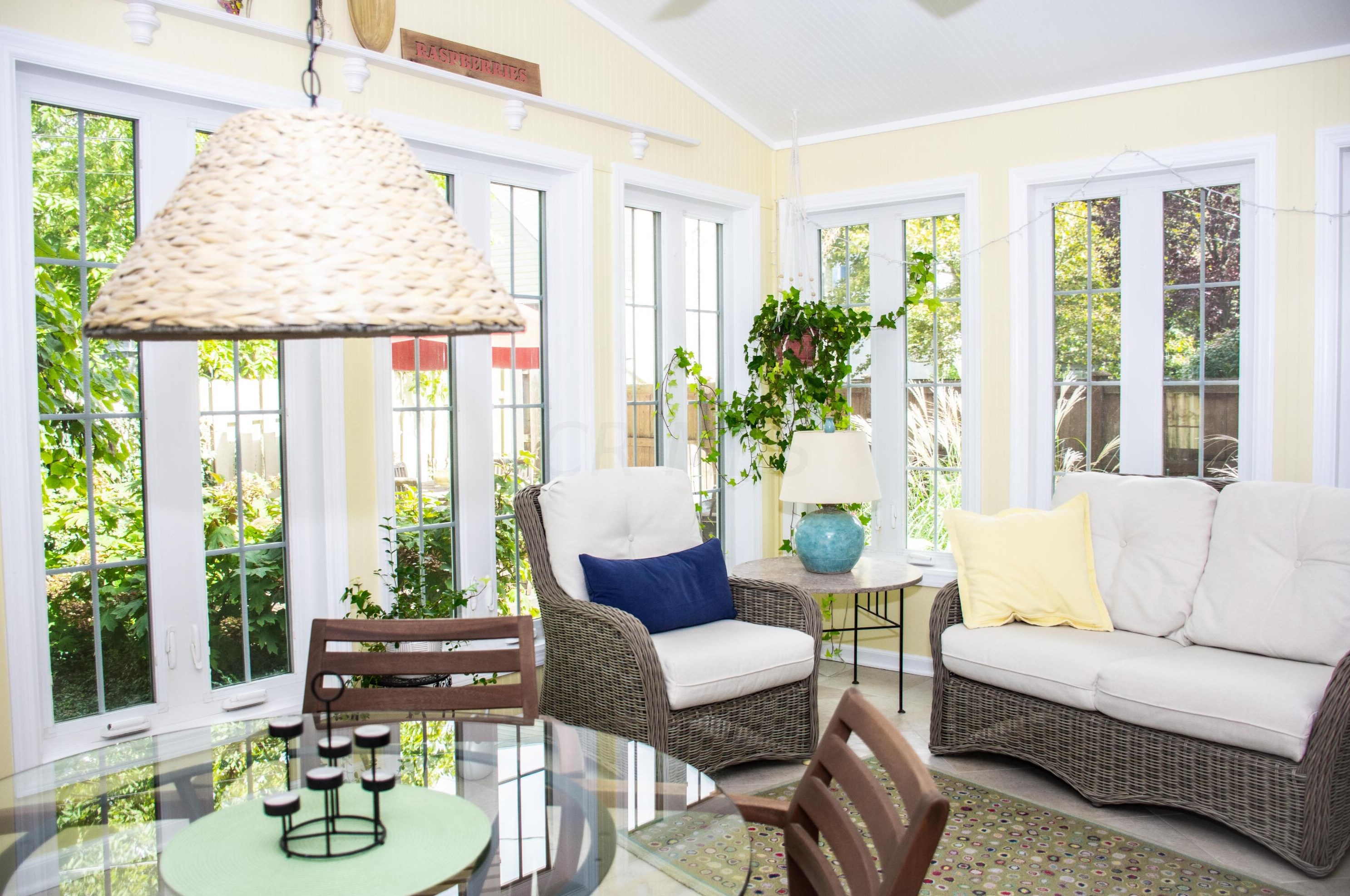 2276 Blvd, Columbus OH 43221-2909 exterior