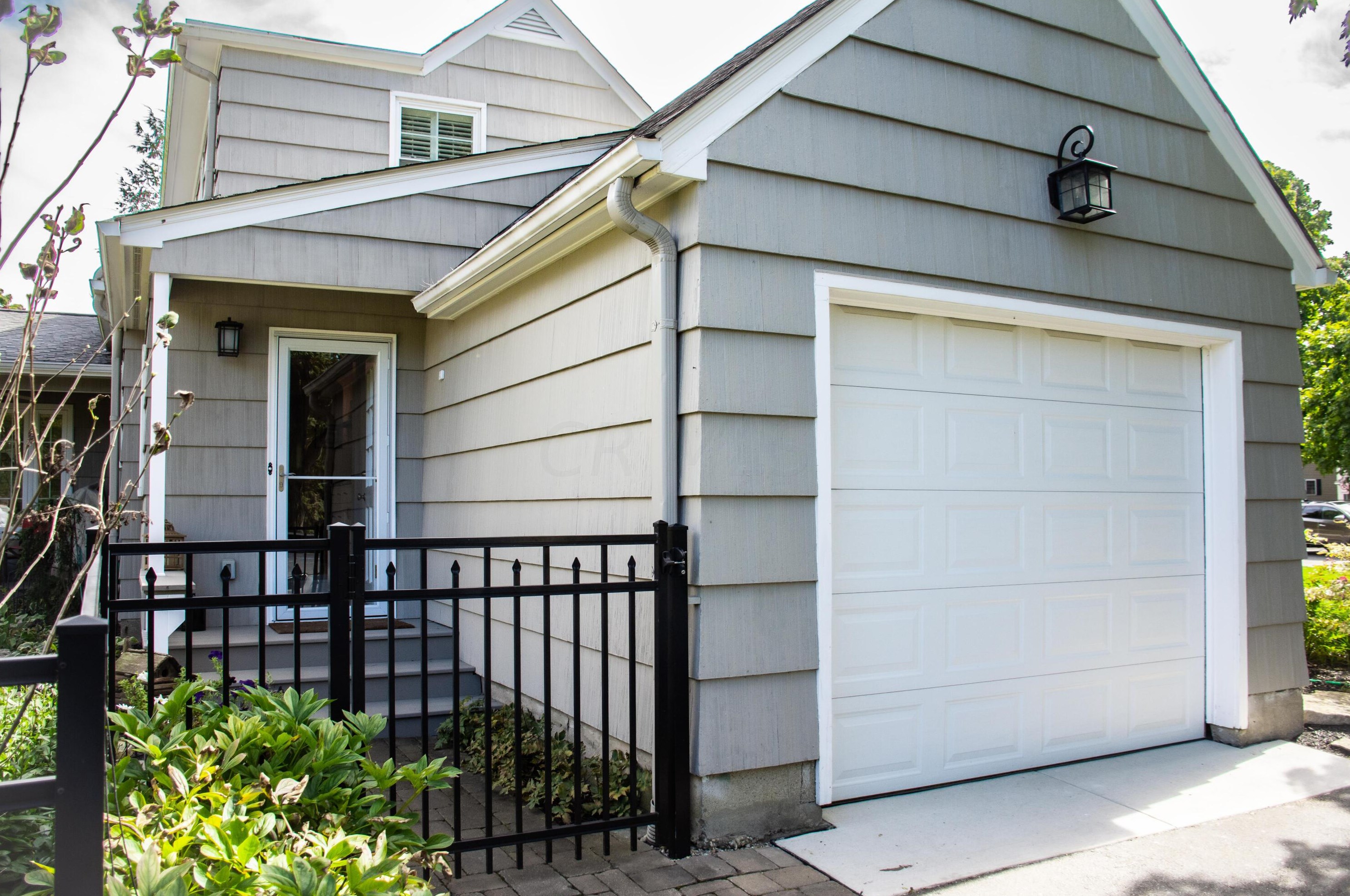 2276 Blvd, Columbus OH 43221-2909 exterior