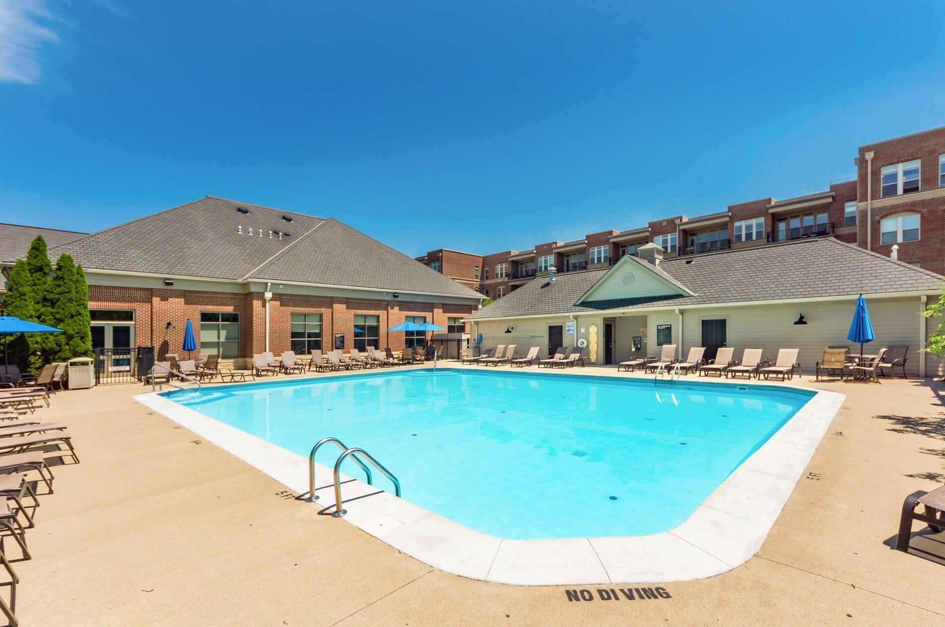 936 Perry St, Columbus OH  43215-1253 exterior