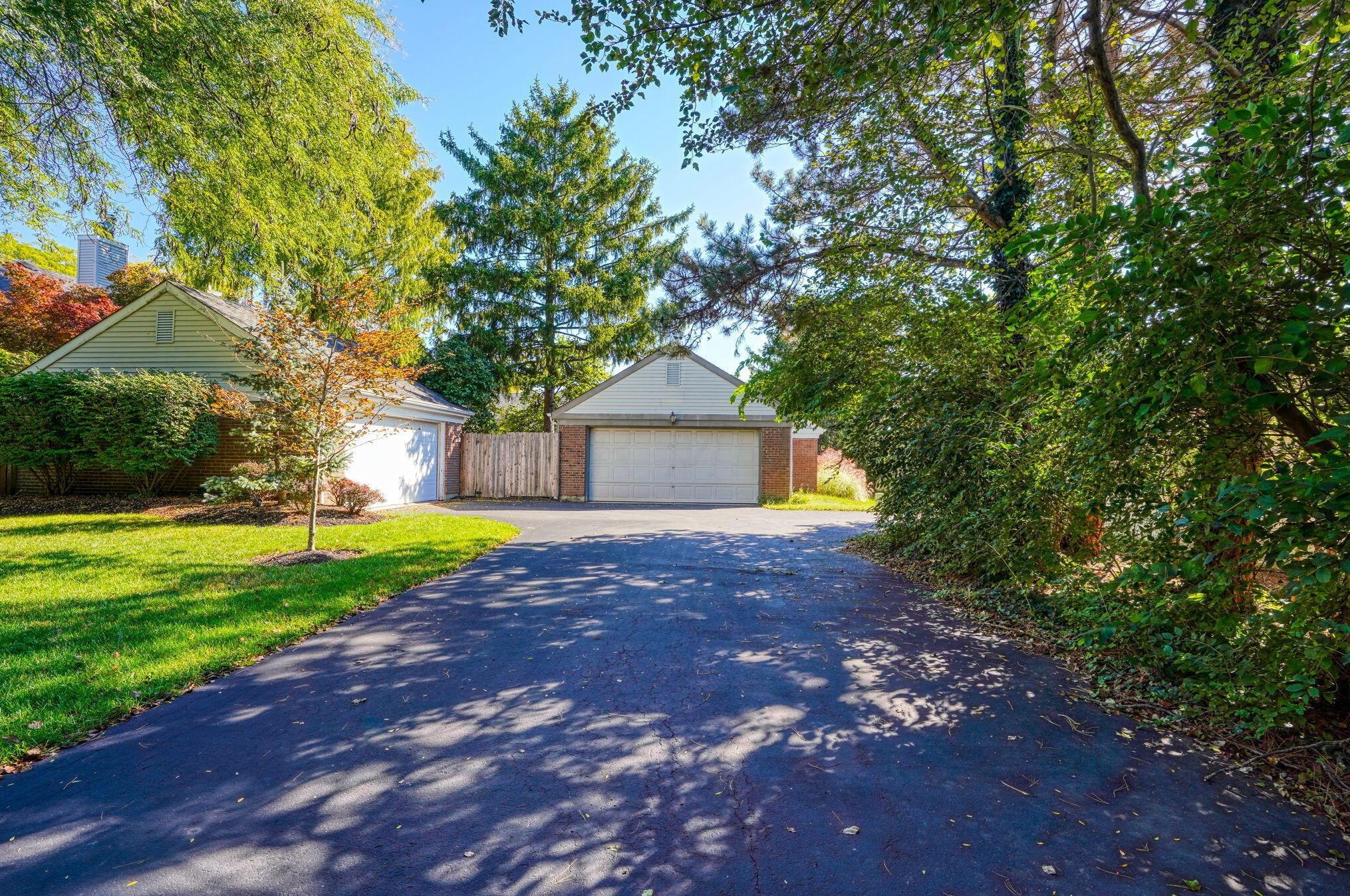 2207 Sandston Rd, Columbus OH 43220-5405 exterior