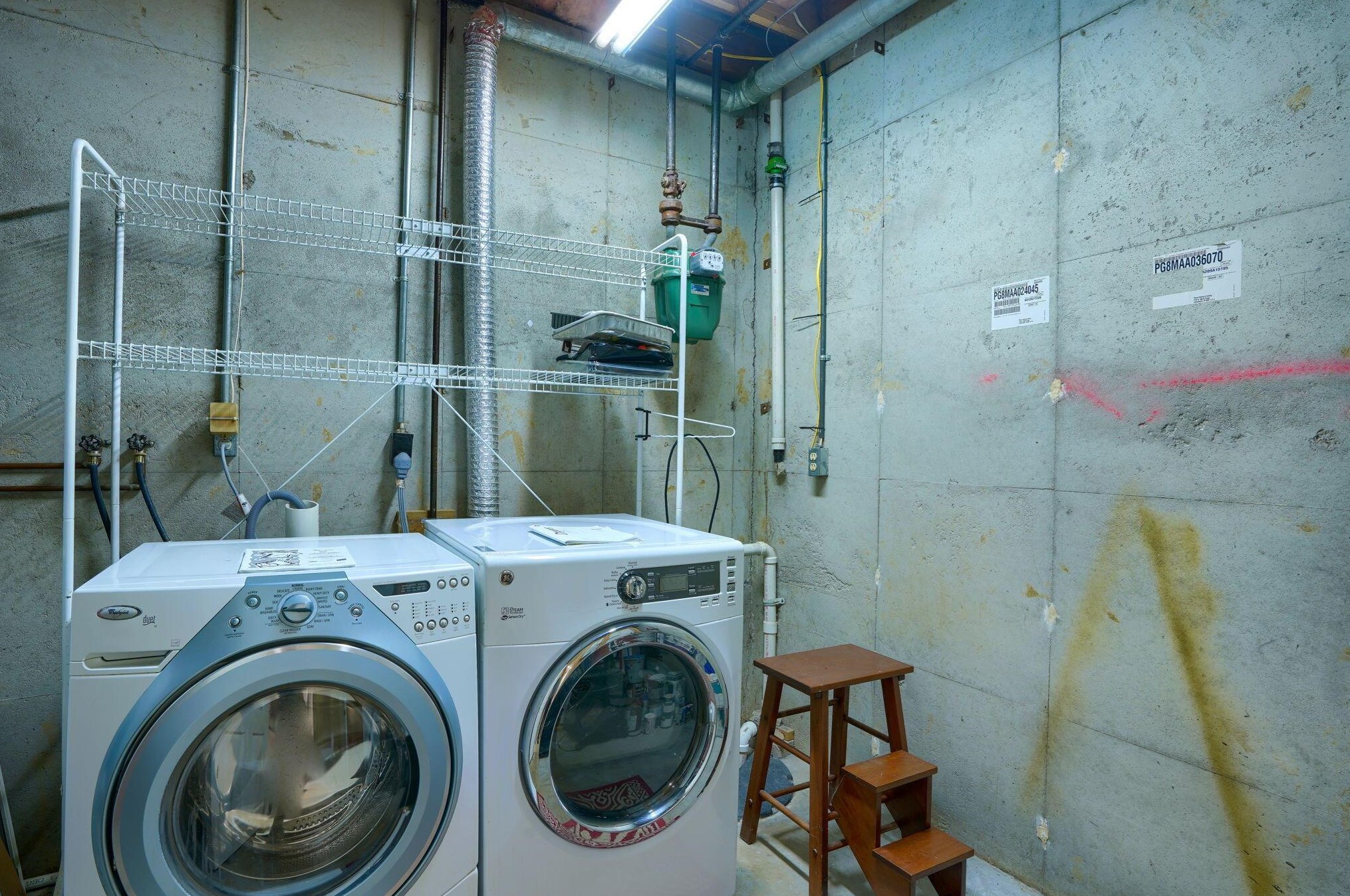 2207 Sandston Rd, Columbus OH 43220-5405 exterior