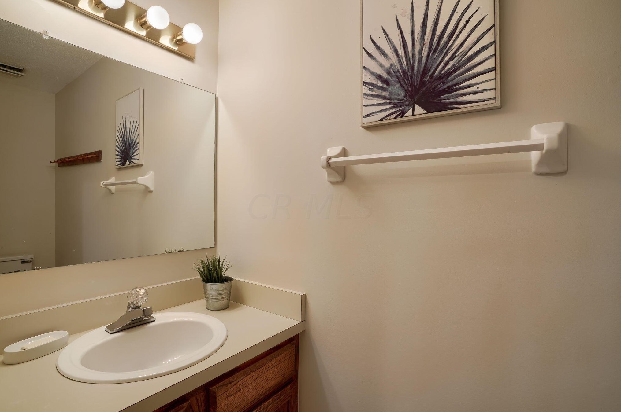 2207 Sandston Rd, Columbus OH 43220-5405 exterior