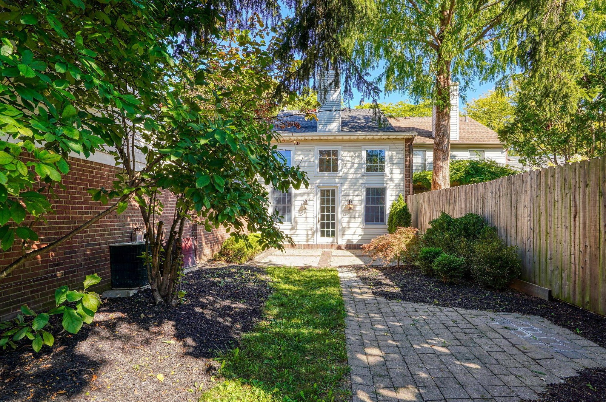 2207 Sandston Rd, Columbus OH 43220-5405 exterior