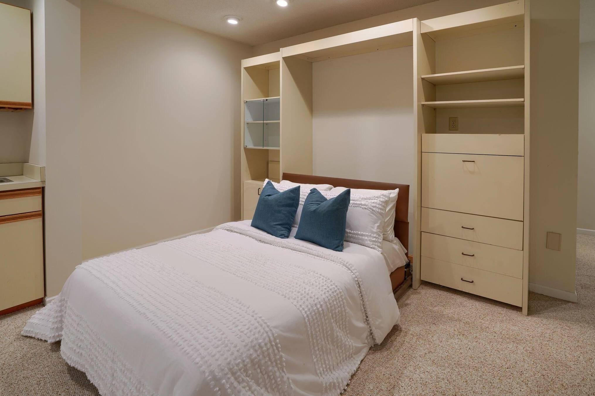 2207 Sandston Rd, Columbus OH 43220-5405 exterior