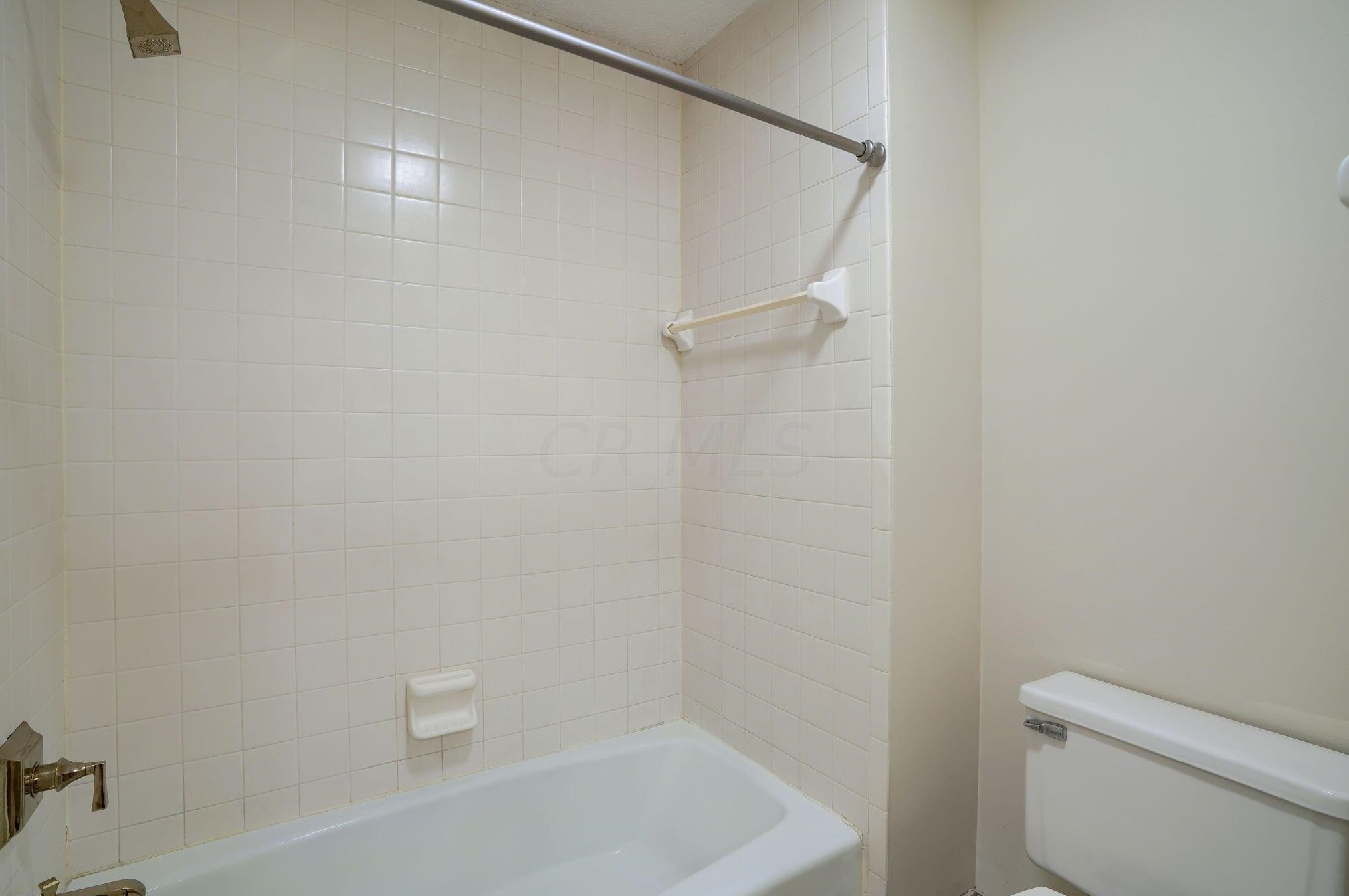 2207 Sandston Rd, Columbus OH 43220-5405 exterior