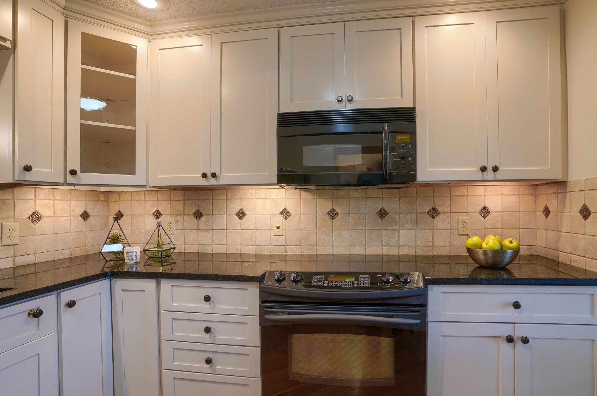 2207 Sandston Rd, Columbus OH 43220-5405 exterior