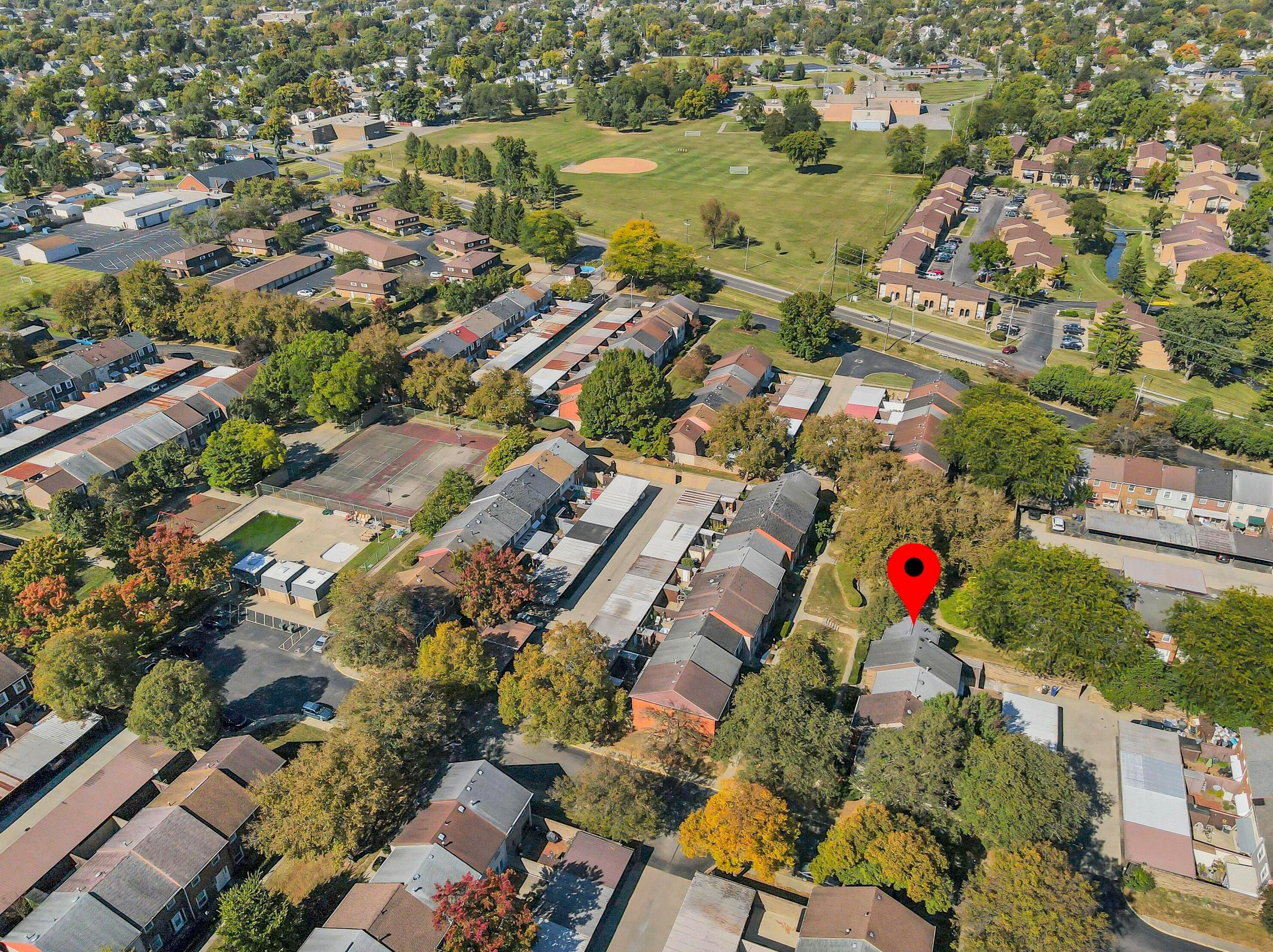 2310 Hardesty Ct, Columbus OH 43204-5805 exterior