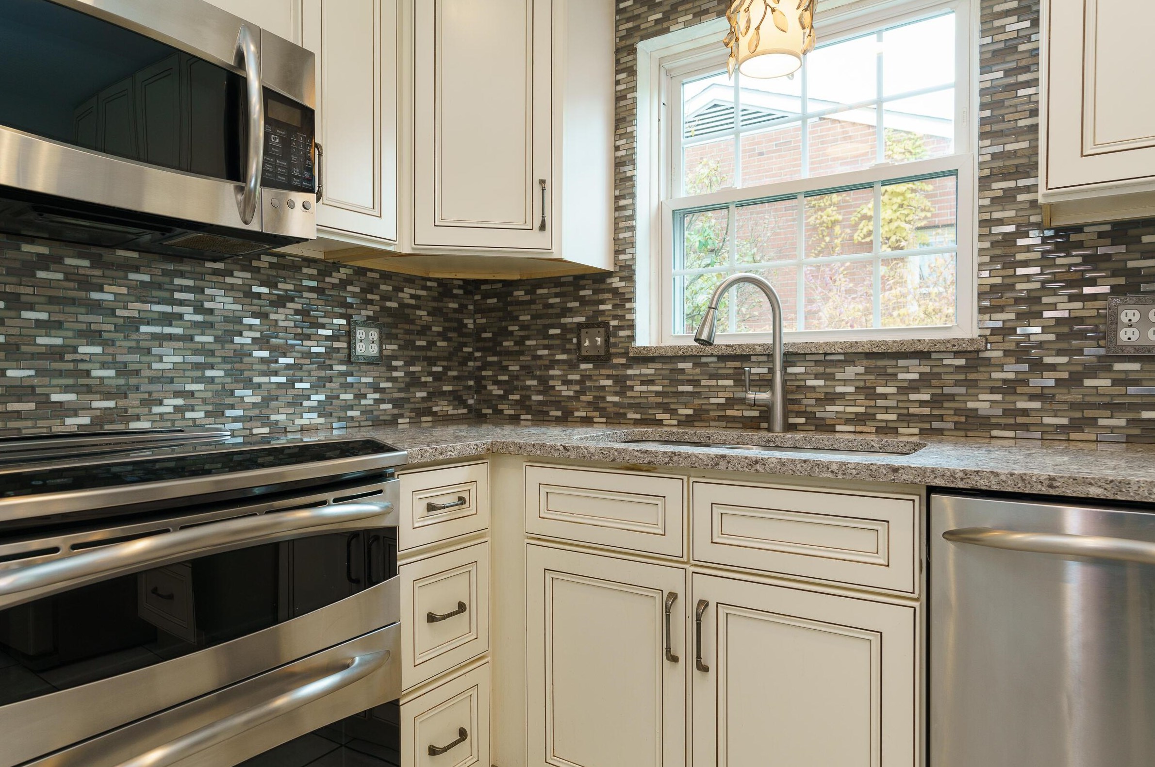 236 Danhurst Rd, Columbus OH 43228-1343 exterior