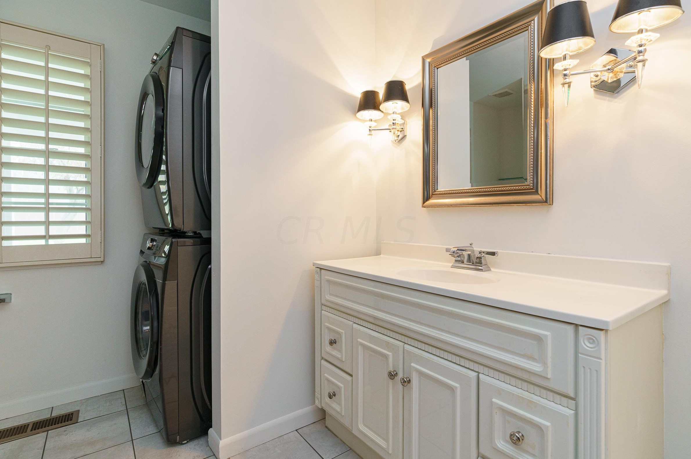 236 Danhurst Rd, Columbus OH 43228-1343 exterior