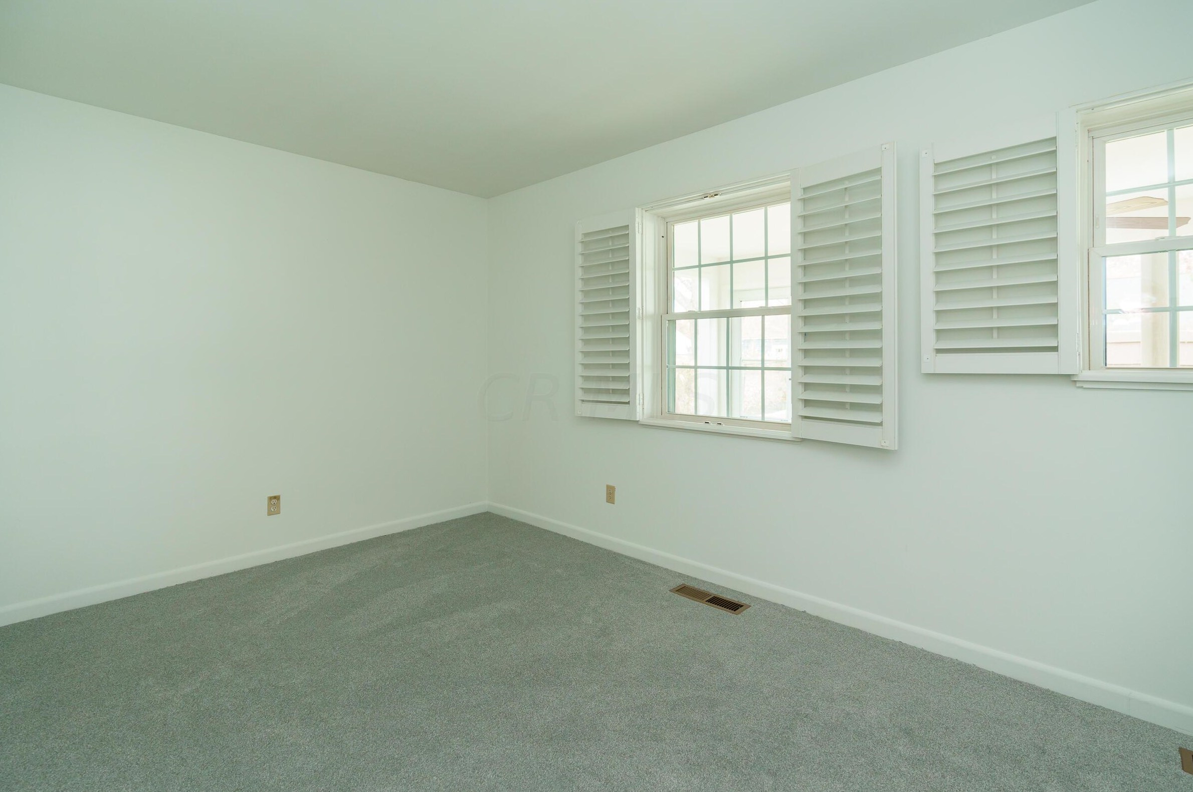 236 Danhurst Rd, Columbus OH 43228-1343 exterior