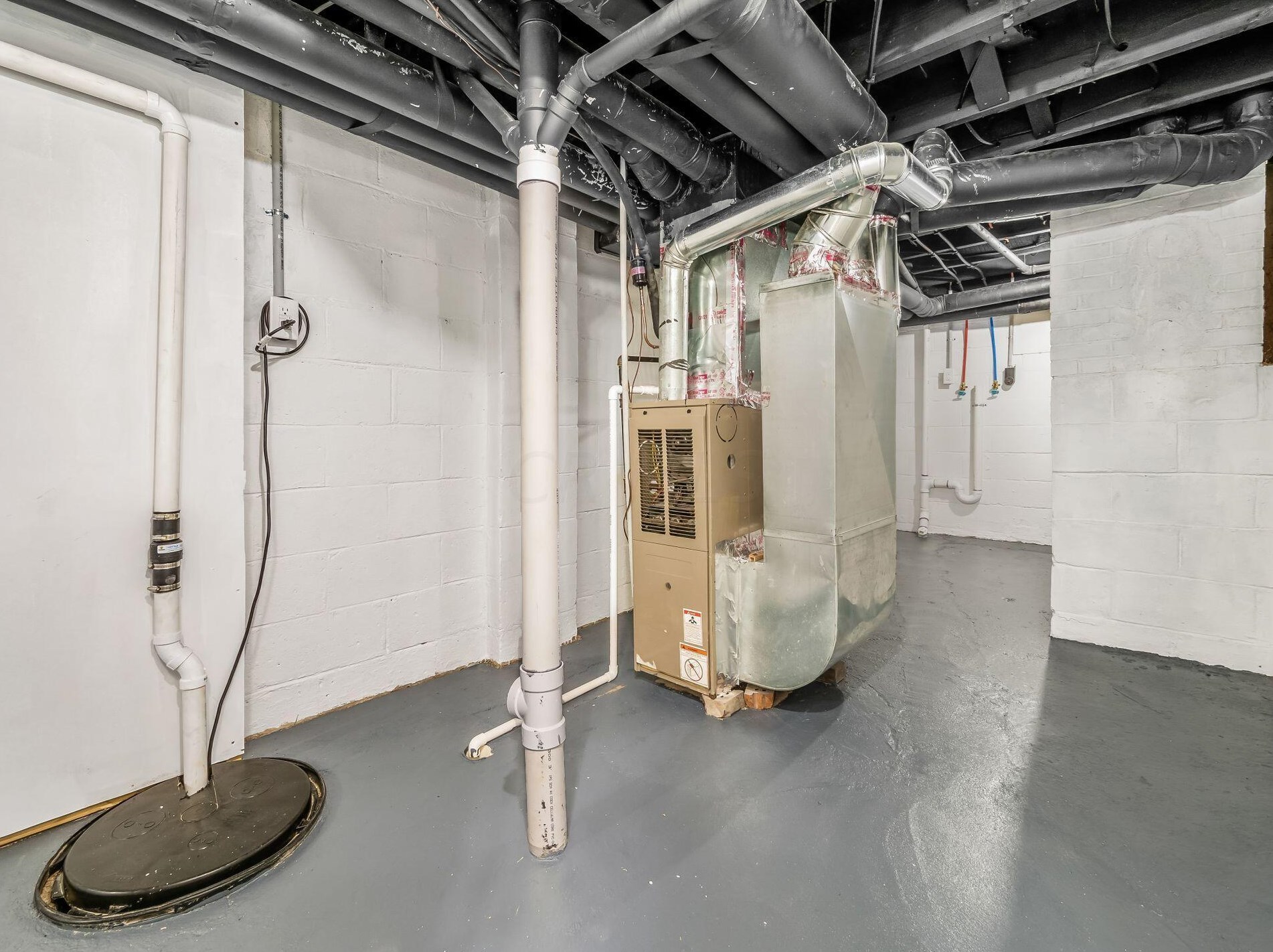 2479 Renwood Pl, Columbus OH  43211-1332 exterior