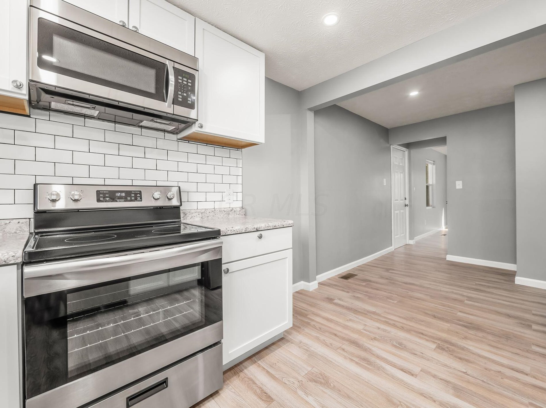 2479 Renwood Pl, Columbus OH  43211-1332 exterior