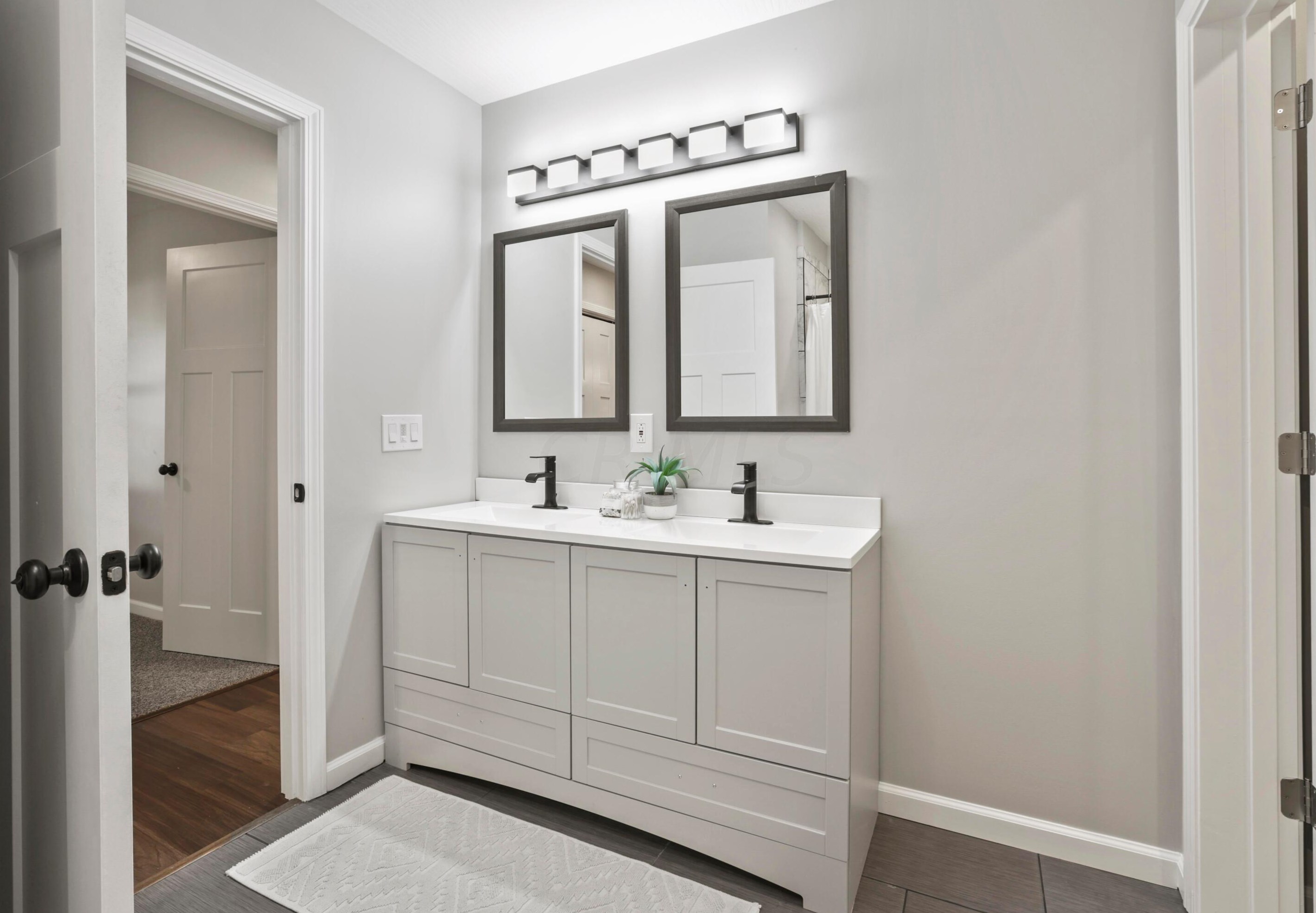 5338 Newport Rd, Columbus OH 43232-6324 exterior