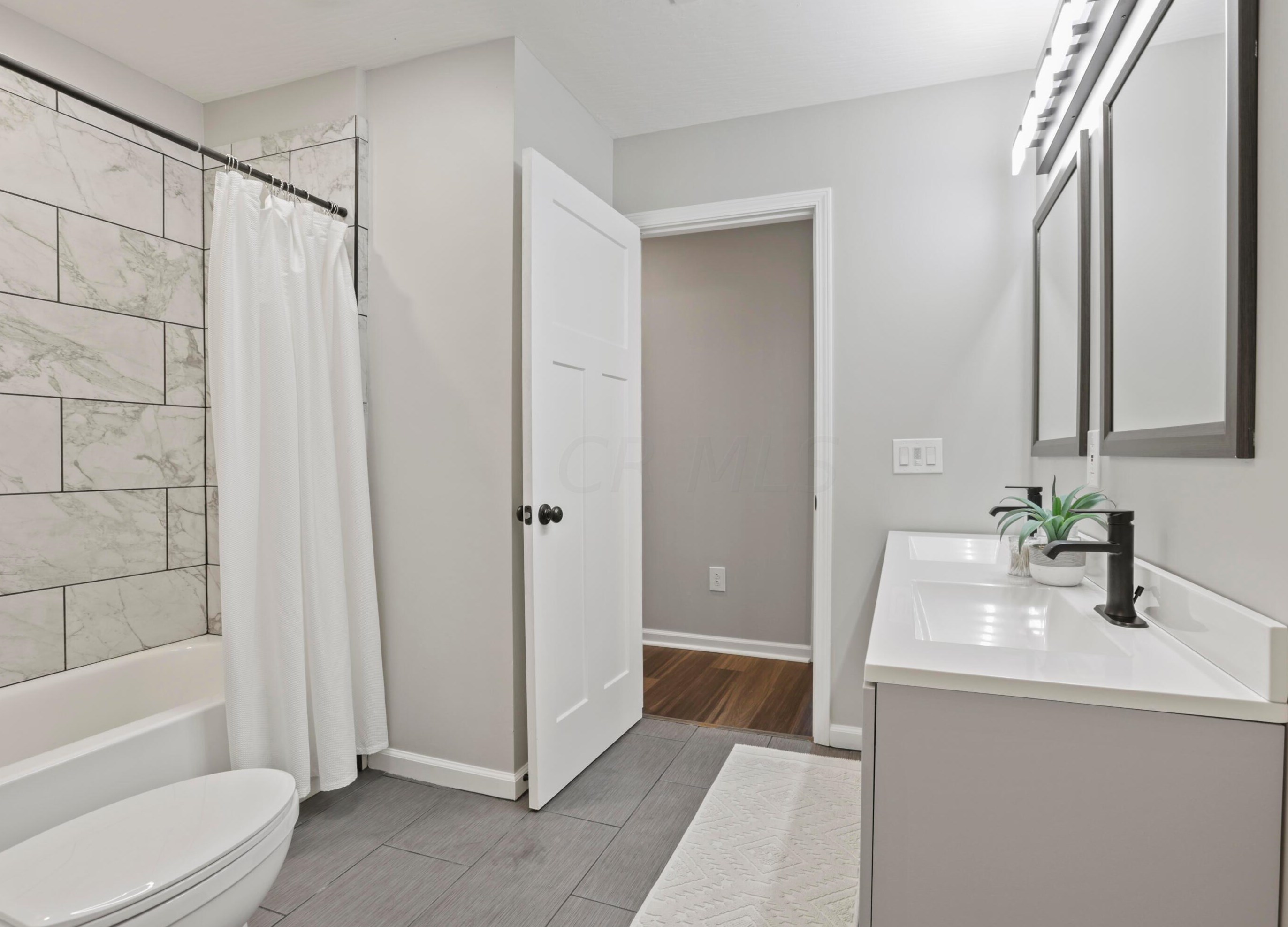 5338 Newport Rd, Columbus OH 43232-6324 exterior