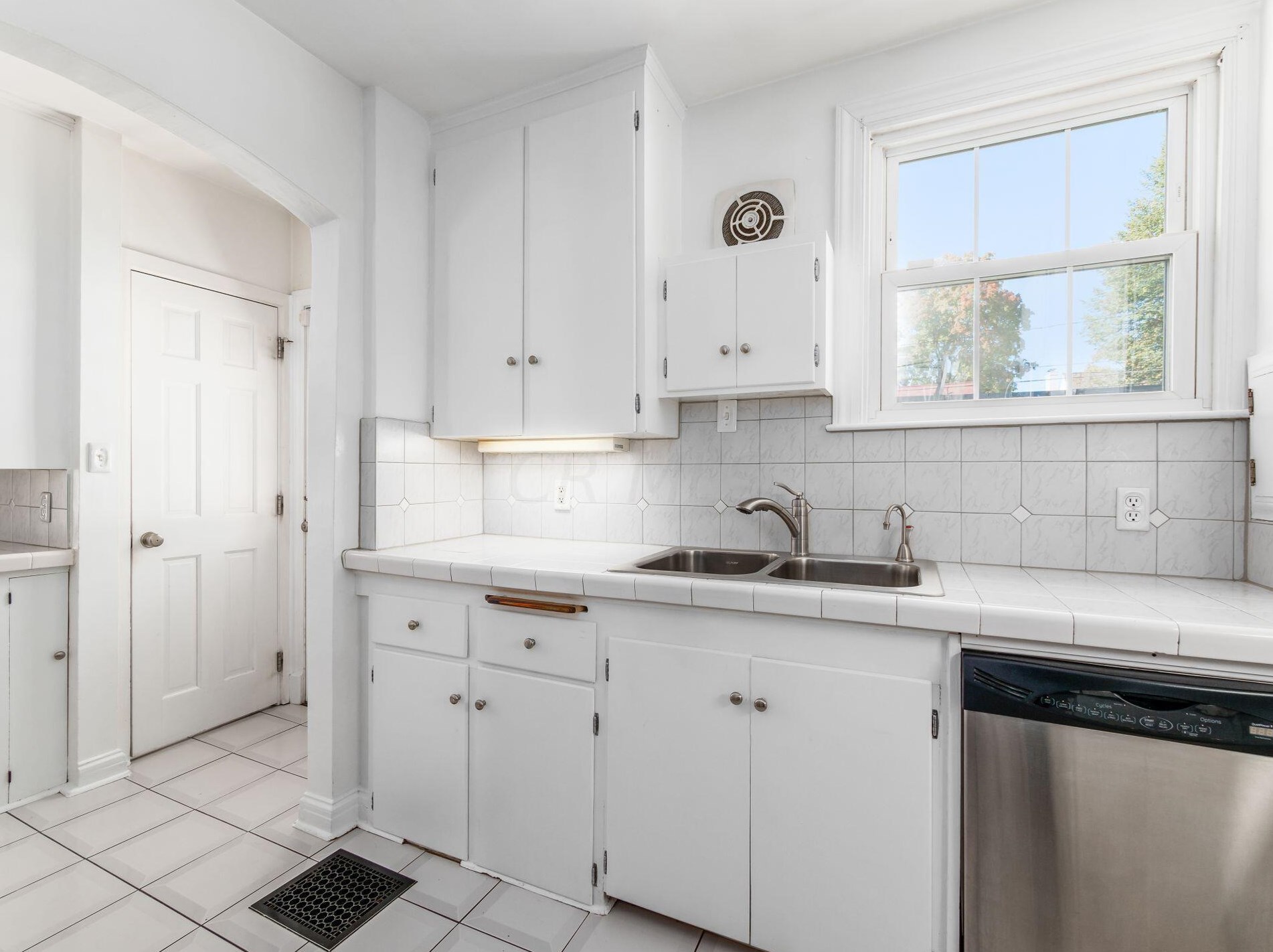 89 Remington Rd, Columbus OH 43209-2458 exterior