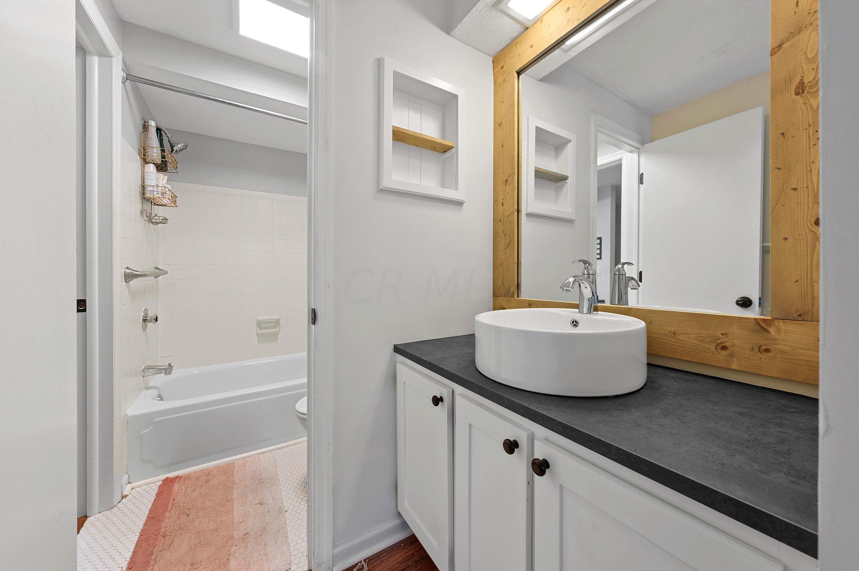 5101 Sansom Ct, Columbus OH 43220-2550 exterior