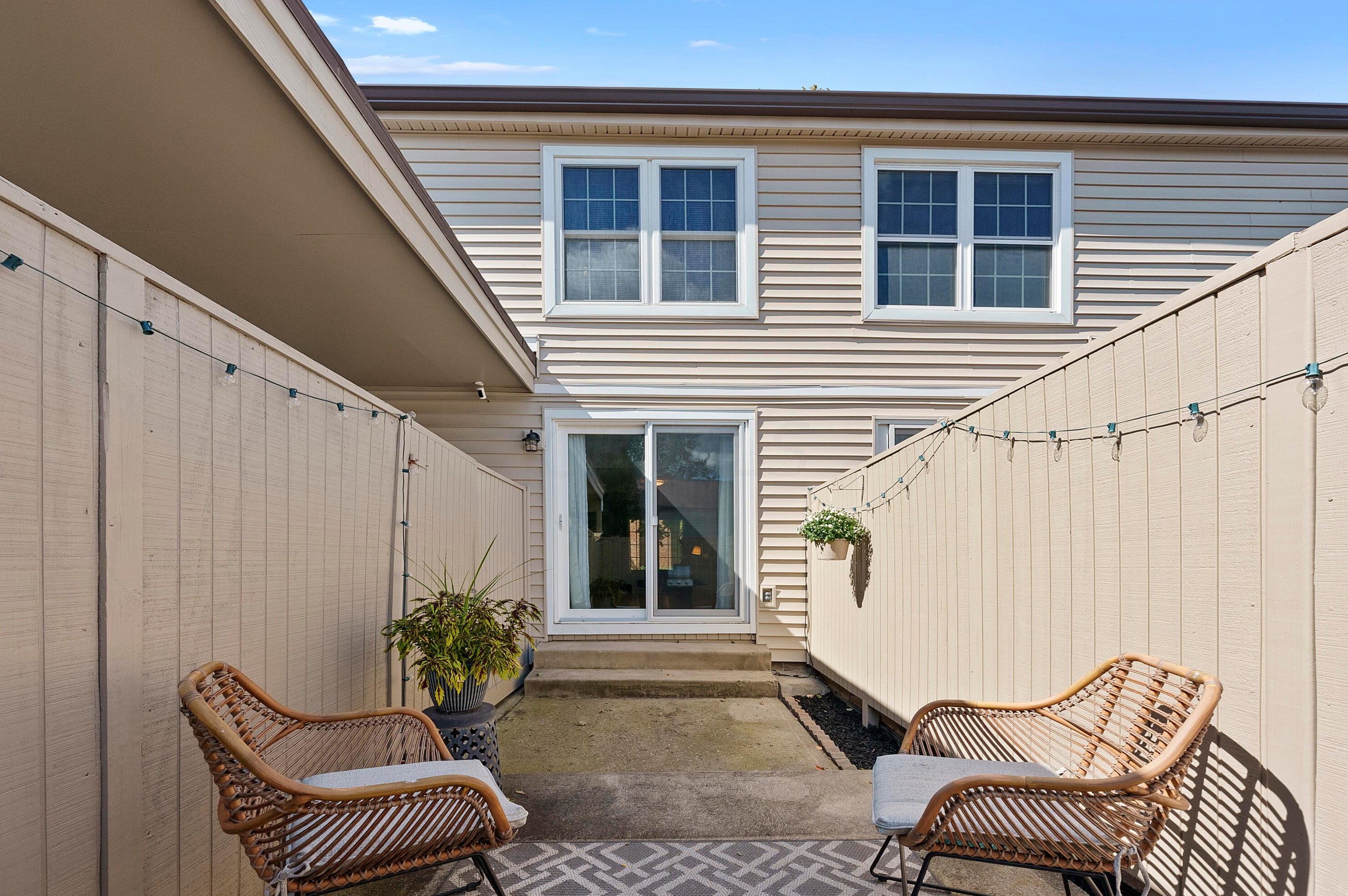 5101 Sansom Ct, Columbus OH 43220-2550 exterior