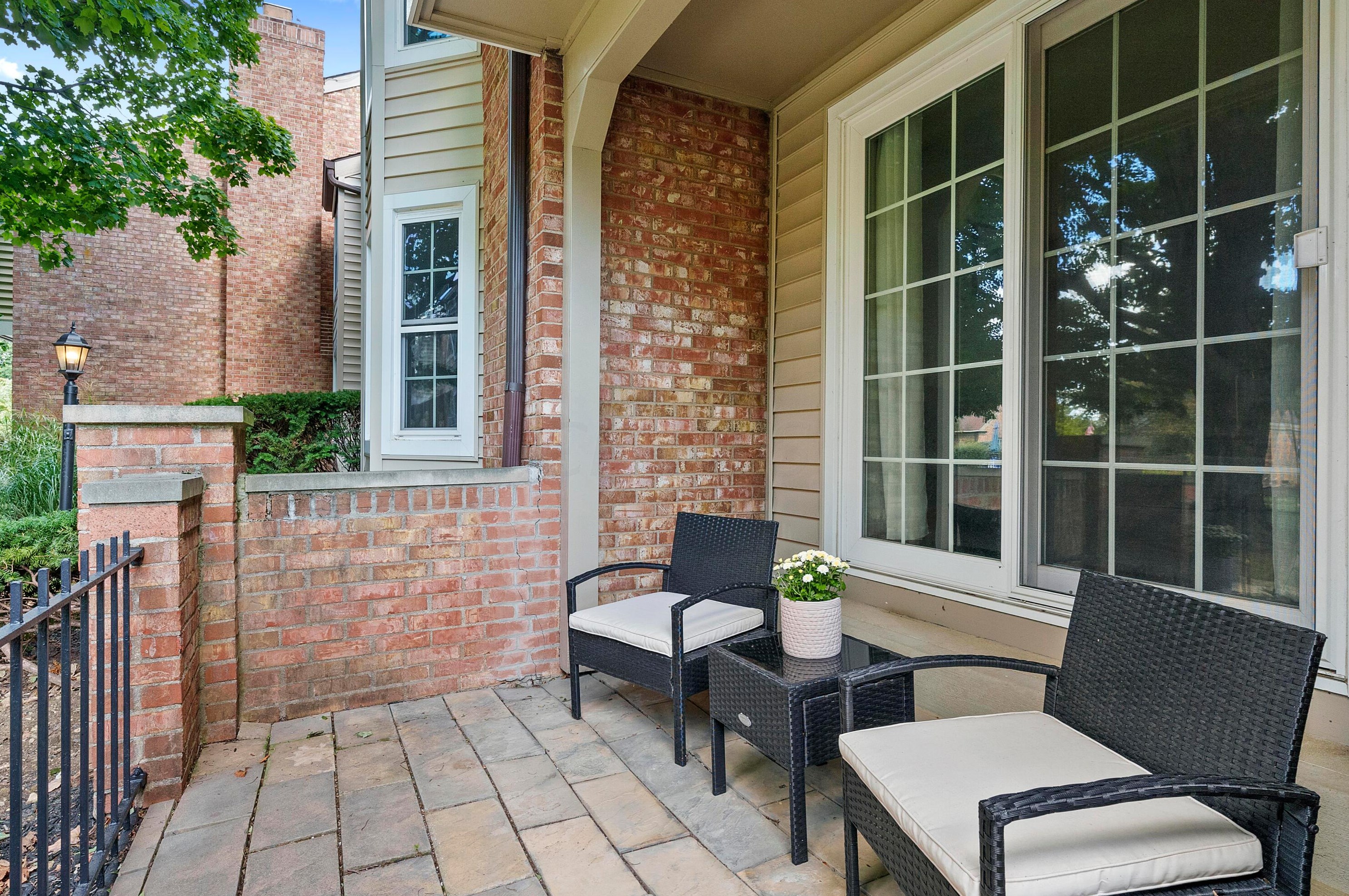 5101 Sansom Ct, Columbus OH 43220-2550 exterior