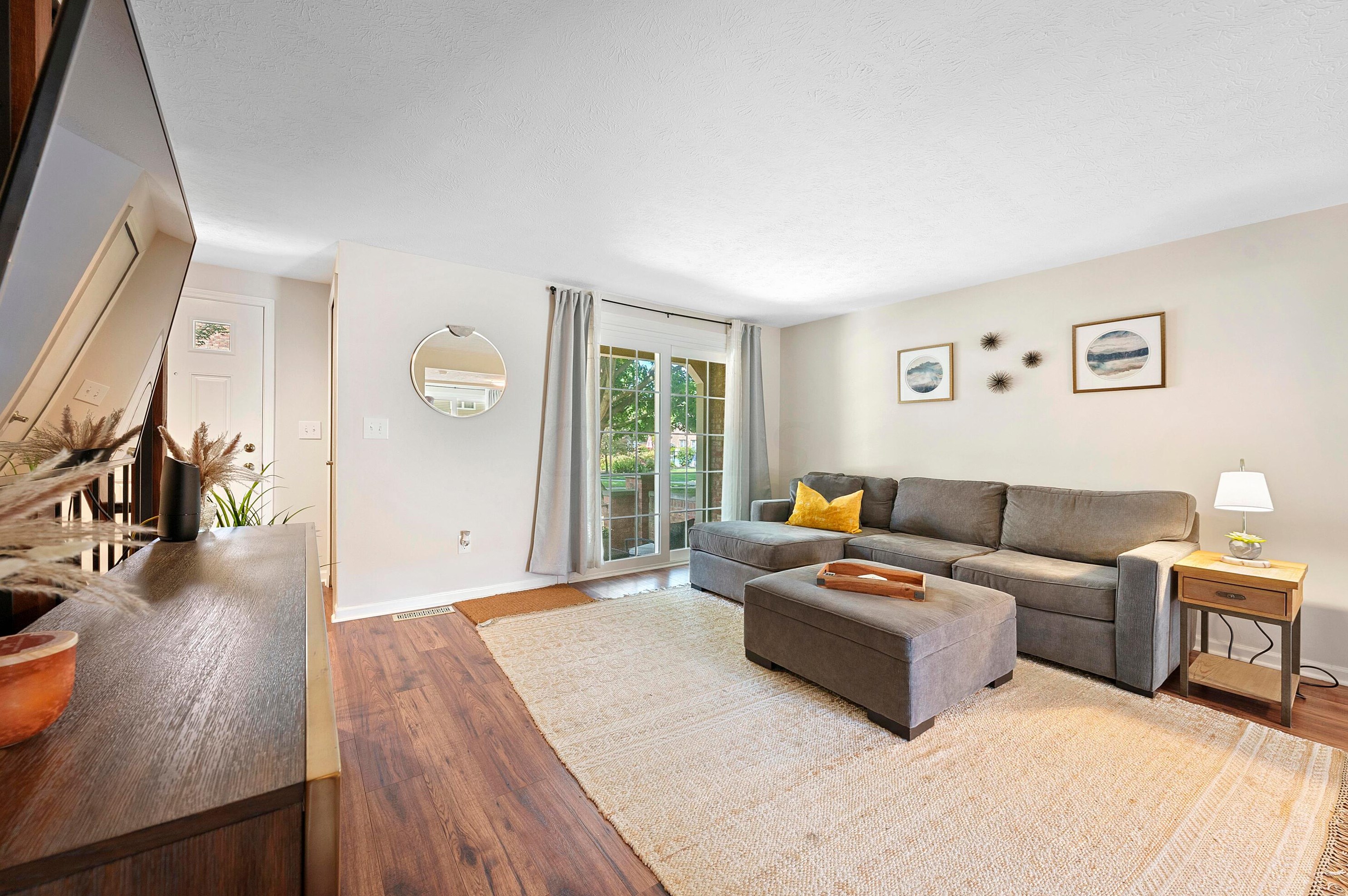 5101 Sansom Ct, Columbus OH 43220-2550 exterior