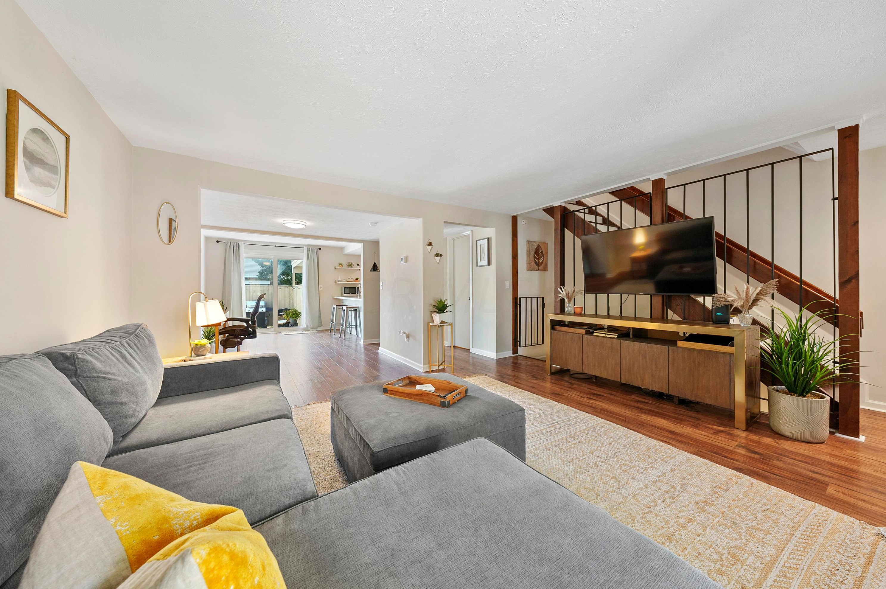 5101 Sansom Ct, Columbus OH 43220-2550 exterior