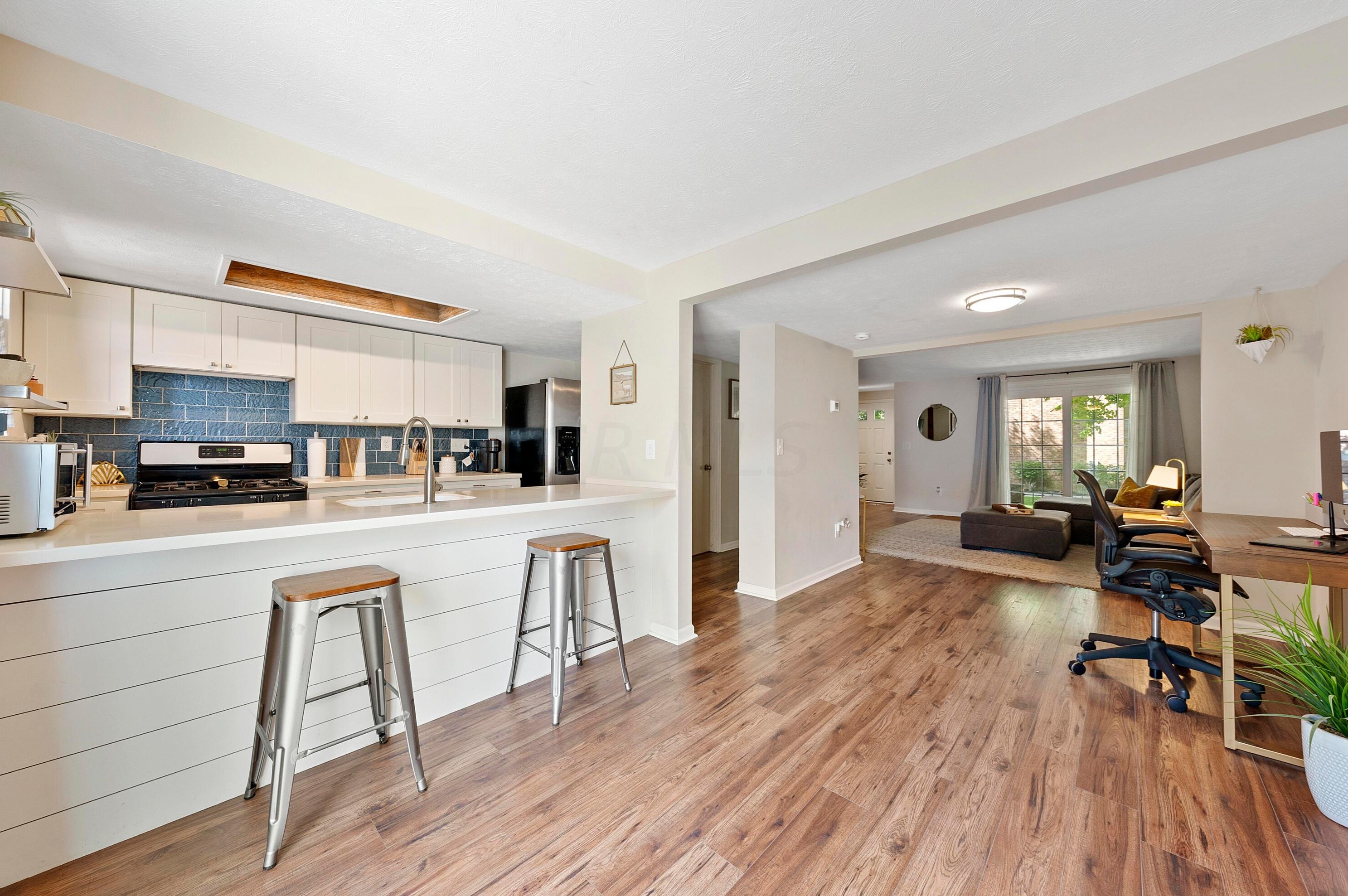 5101 Sansom Ct, Columbus OH 43220-2550 exterior