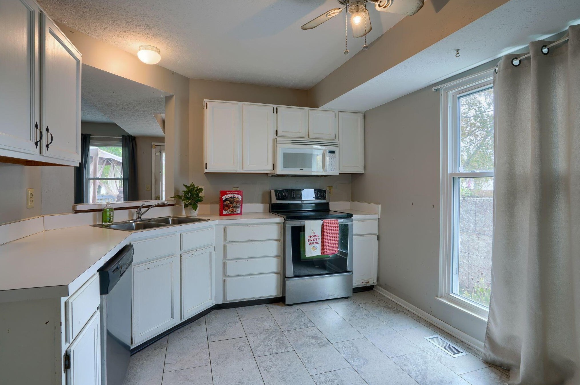 1276 Pinnacle Dr, Columbus OH 43204-1776 exterior