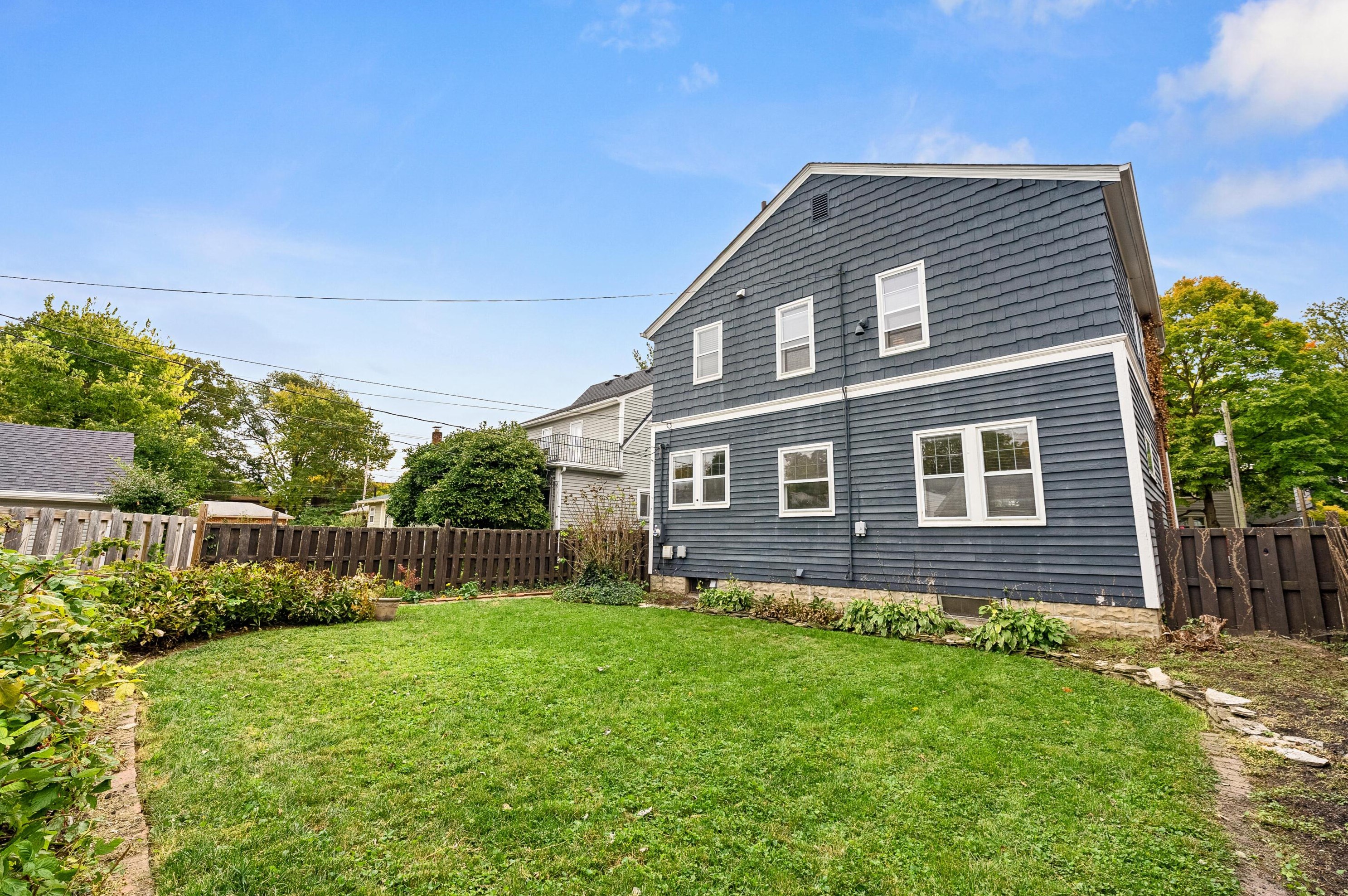 454 Midgard Rd, Columbus OH  43202-1409 exterior