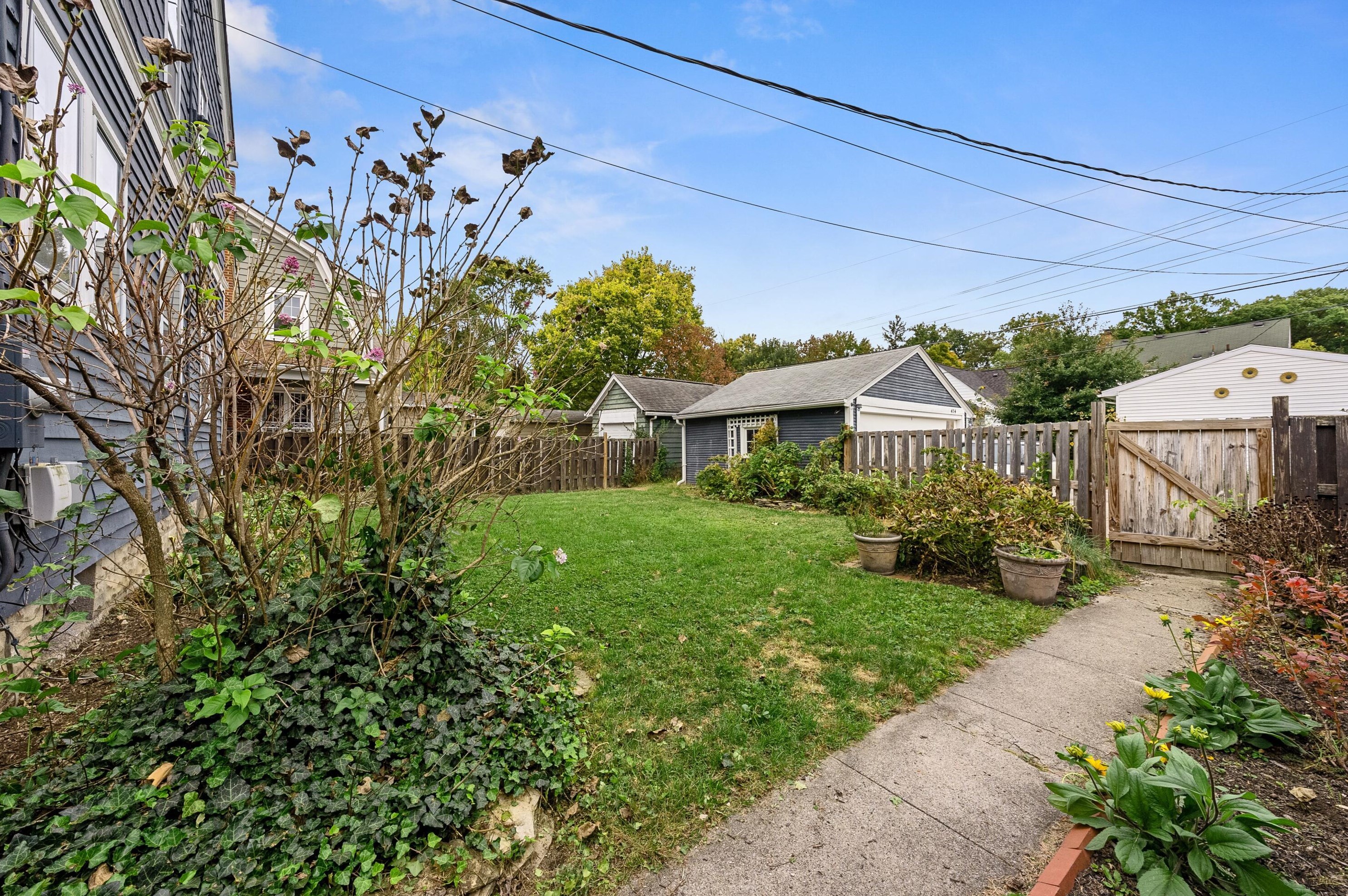 454 Midgard Rd, Columbus OH  43202-1409 exterior