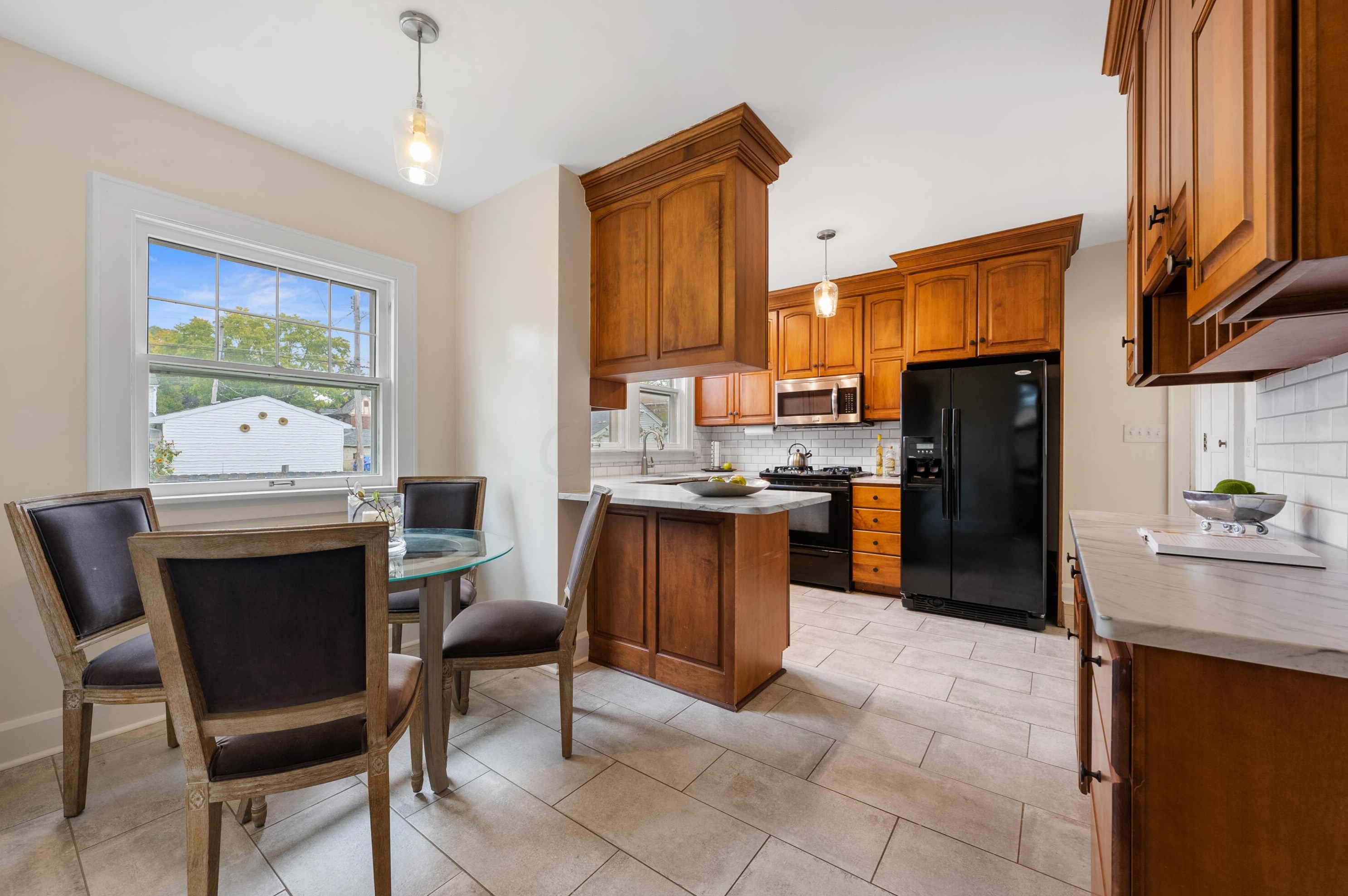 454 Midgard Rd, Columbus OH  43202-1409 exterior