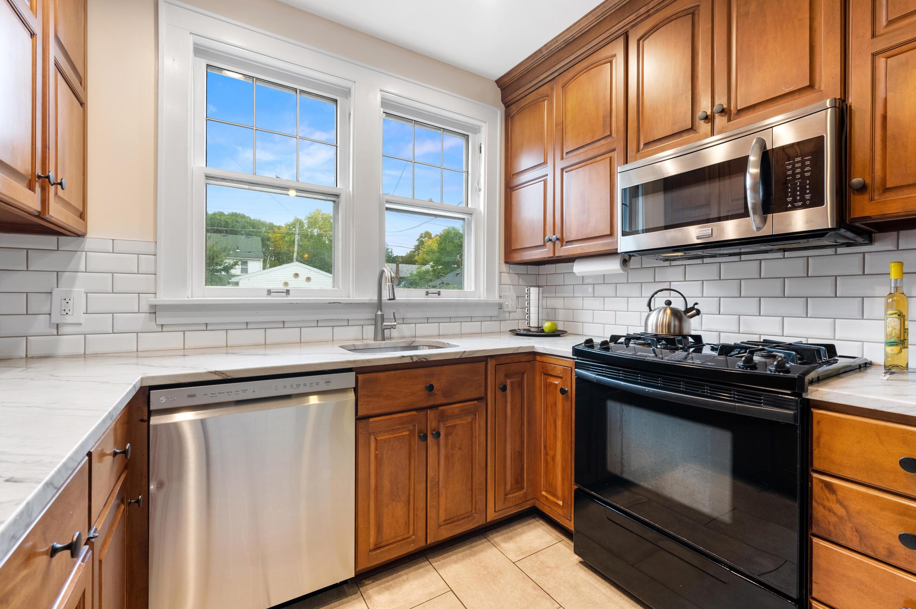 454 Midgard Rd, Columbus OH  43202-1409 exterior