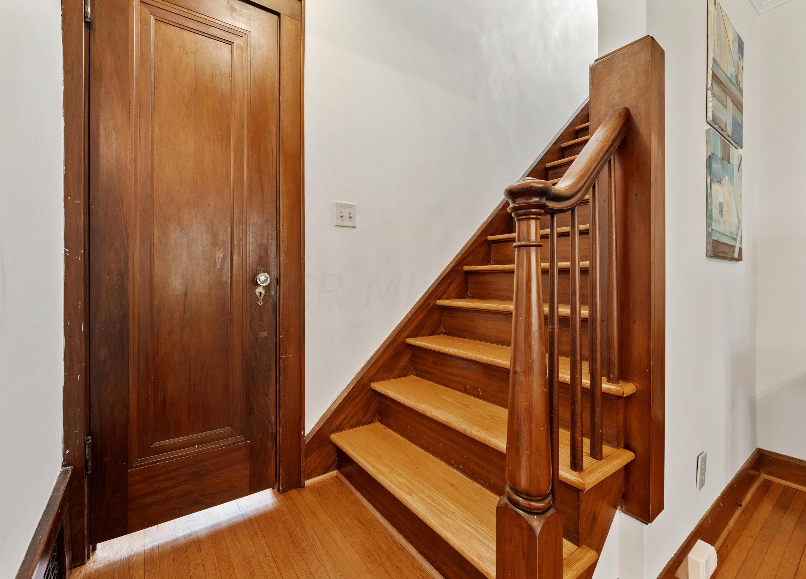 454 Midgard Rd, Columbus OH  43202-1409 exterior