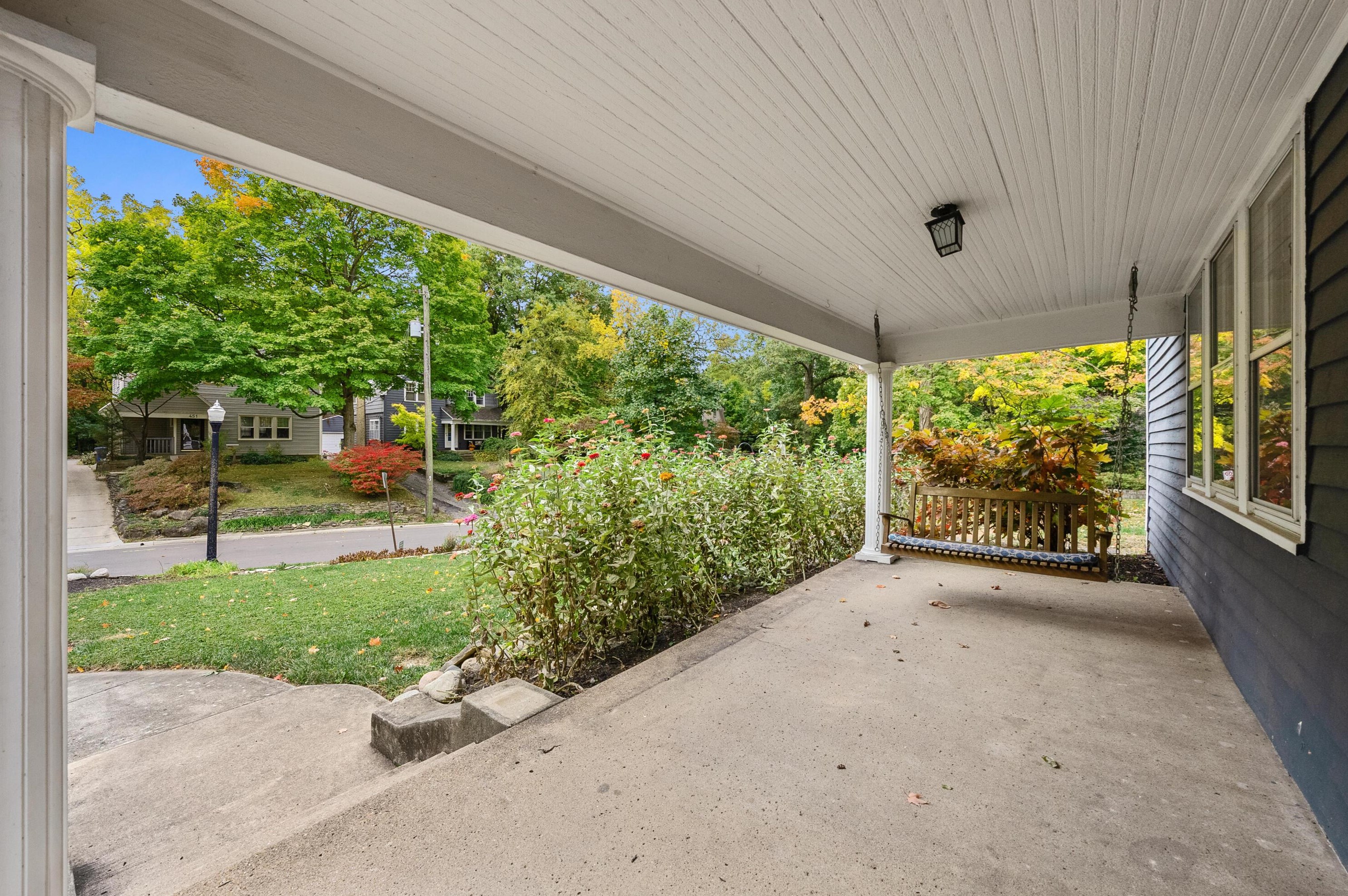 454 Midgard Rd, Columbus OH  43202-1409 exterior