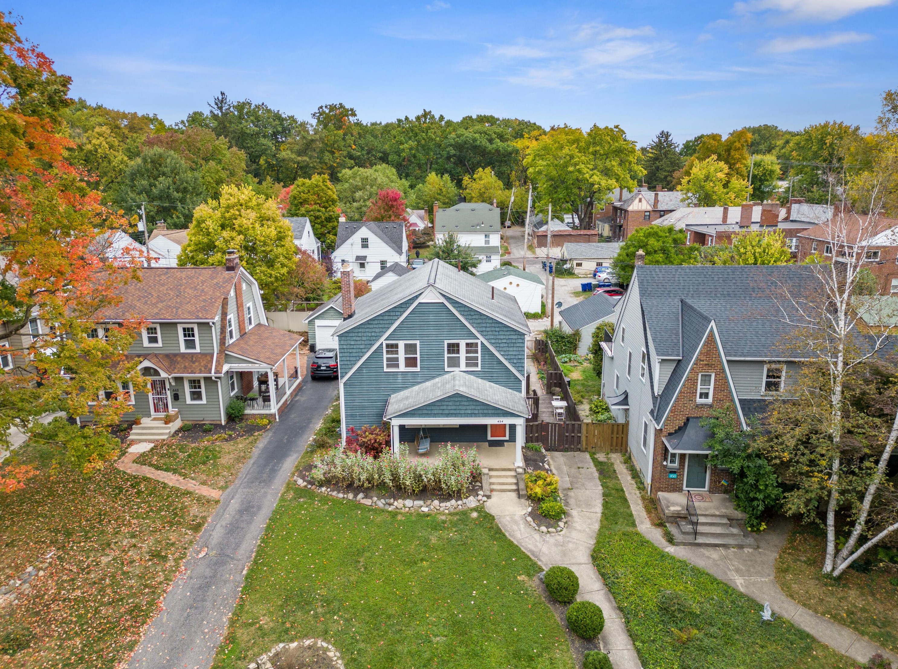 454 Midgard Rd, Columbus OH  43202-1409 exterior