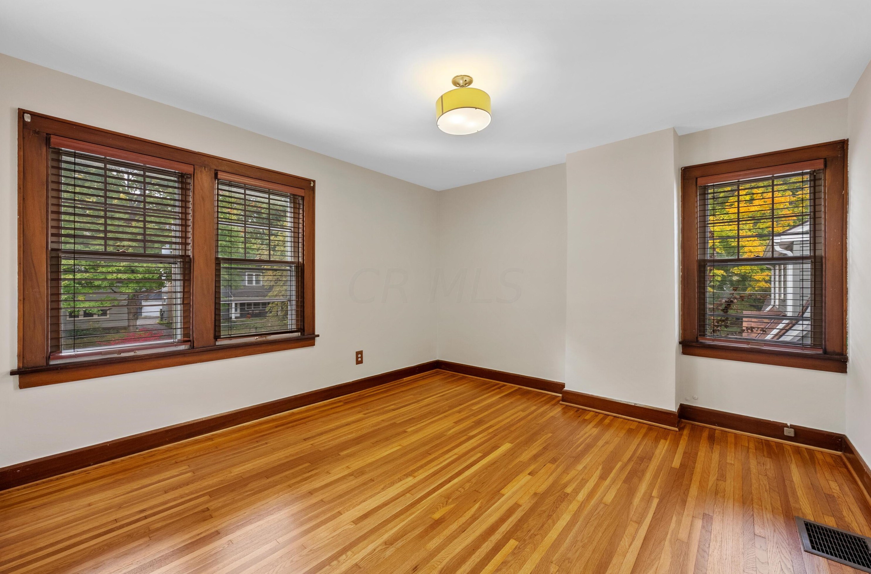 454 Midgard Rd, Columbus OH  43202-1409 exterior