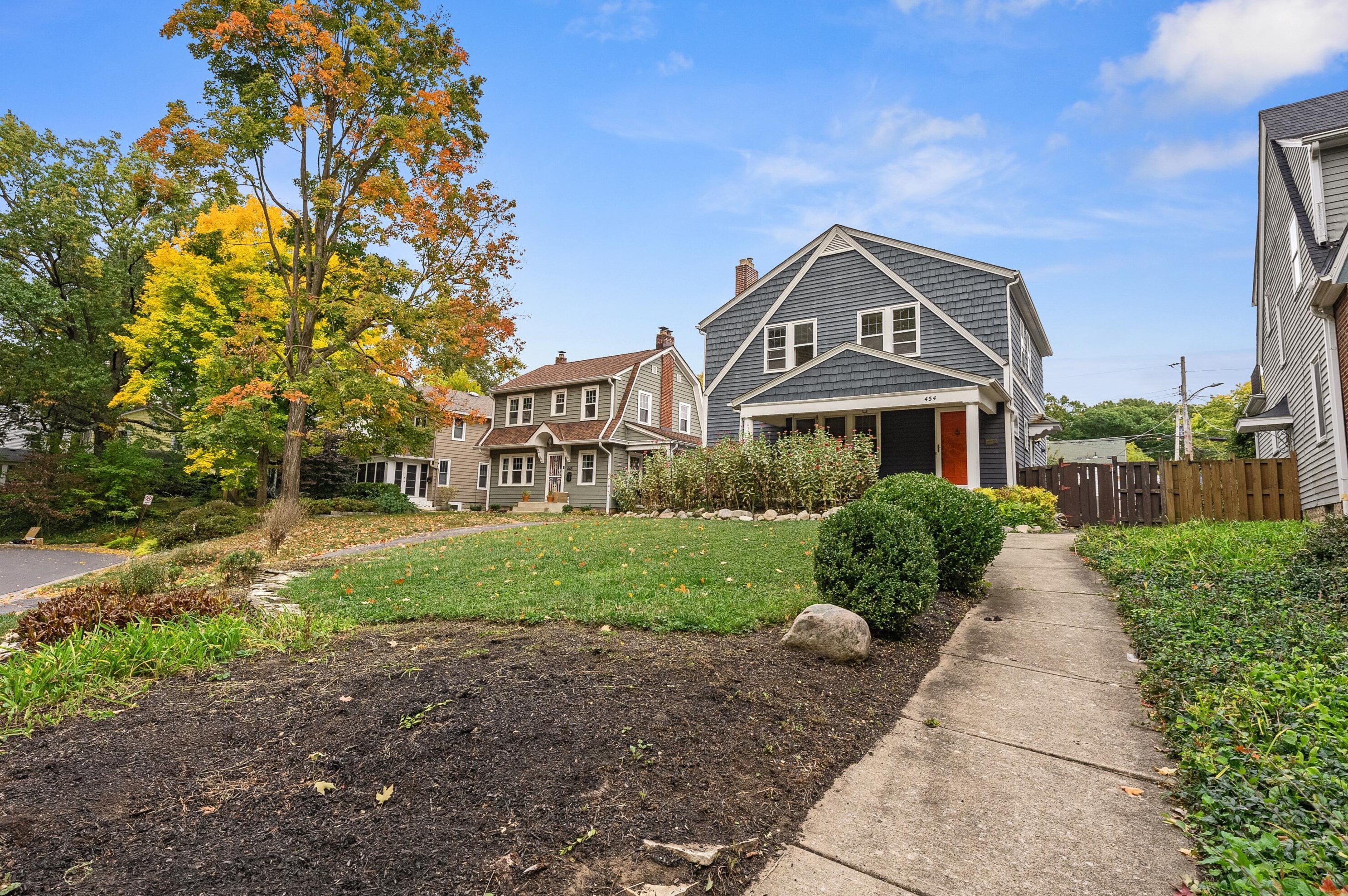 454 Midgard Rd, Columbus OH  43202-1409 exterior