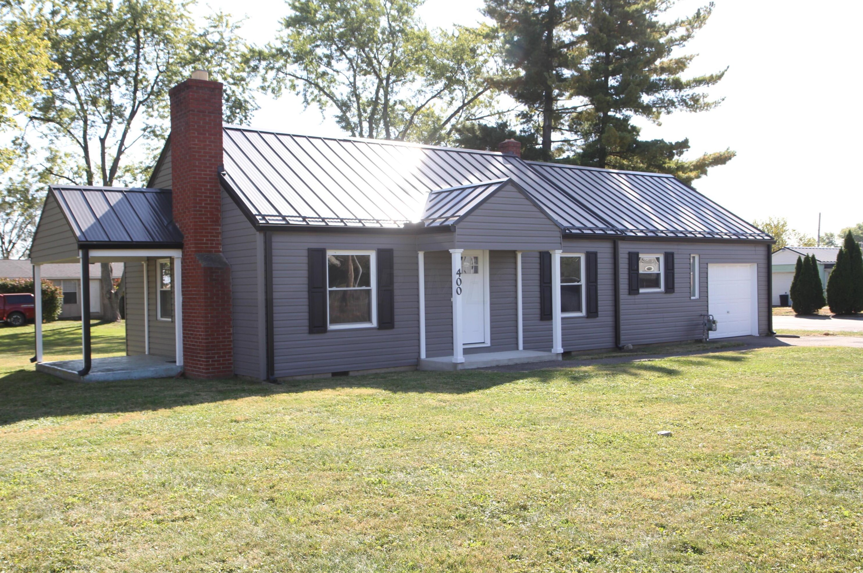 400 Long St, Ashville OH  43103-1329 exterior