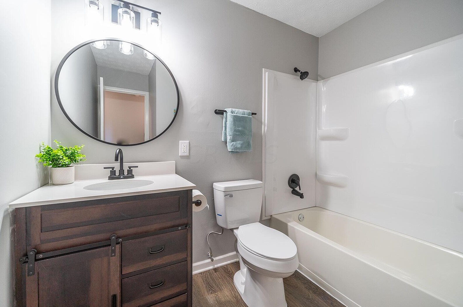 3439 Arnsby Rd, Columbus OH 43232-5909 exterior